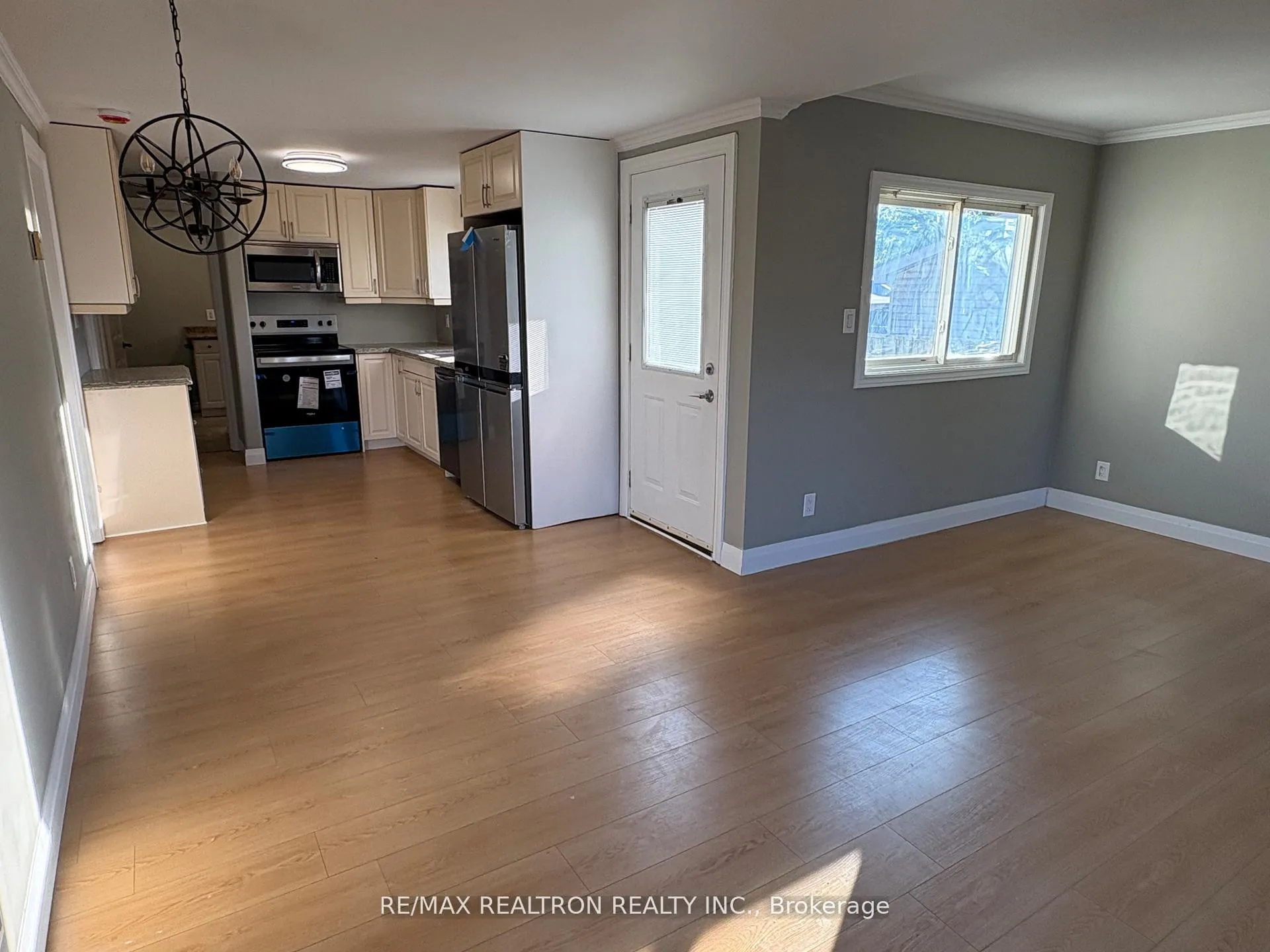 Photo 2 of 219 Southview Road, Barrie, South Shore — HOMEH