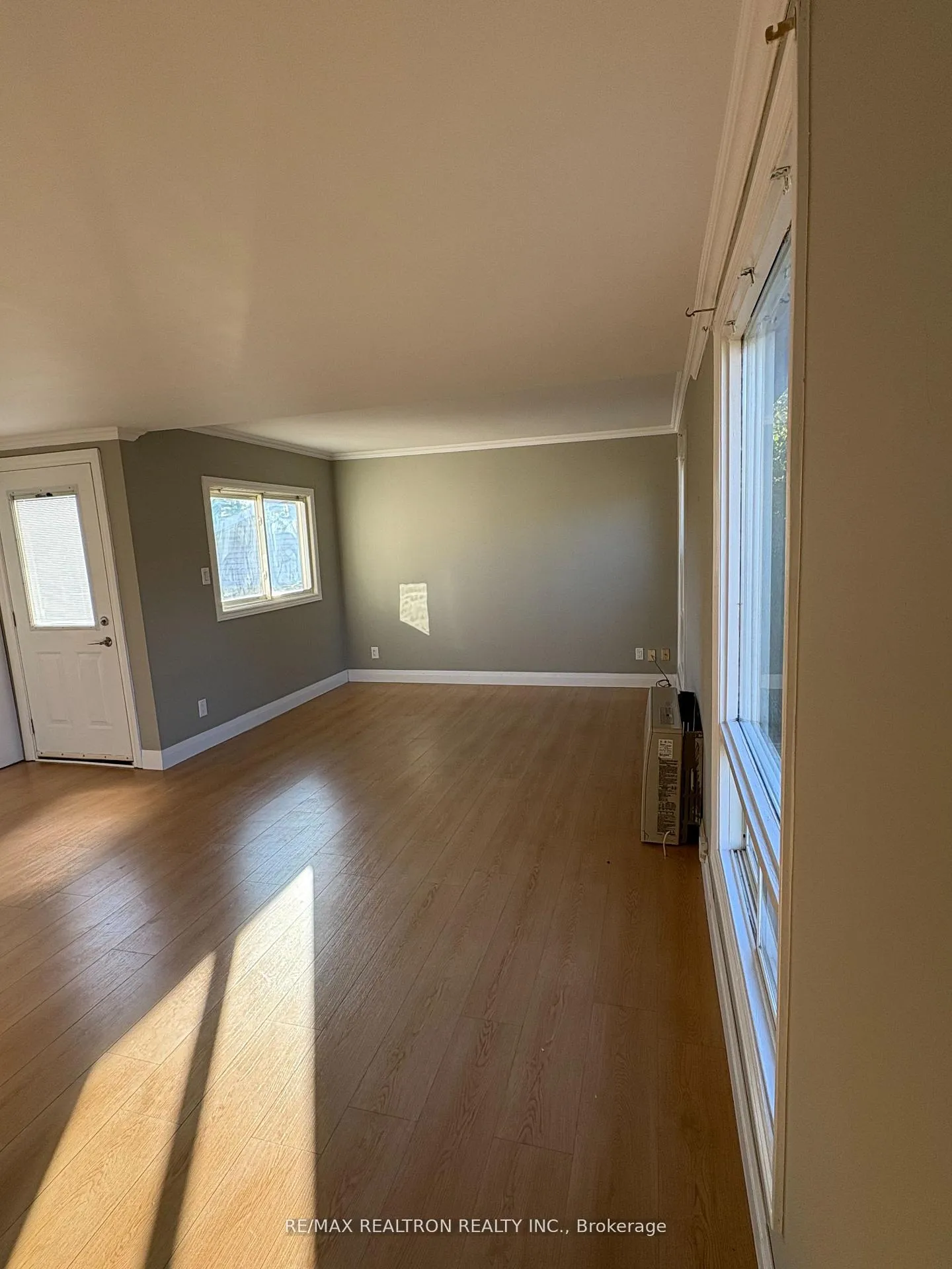 Photo 3 of 219 Southview Road, Barrie, South Shore — HOMEH
