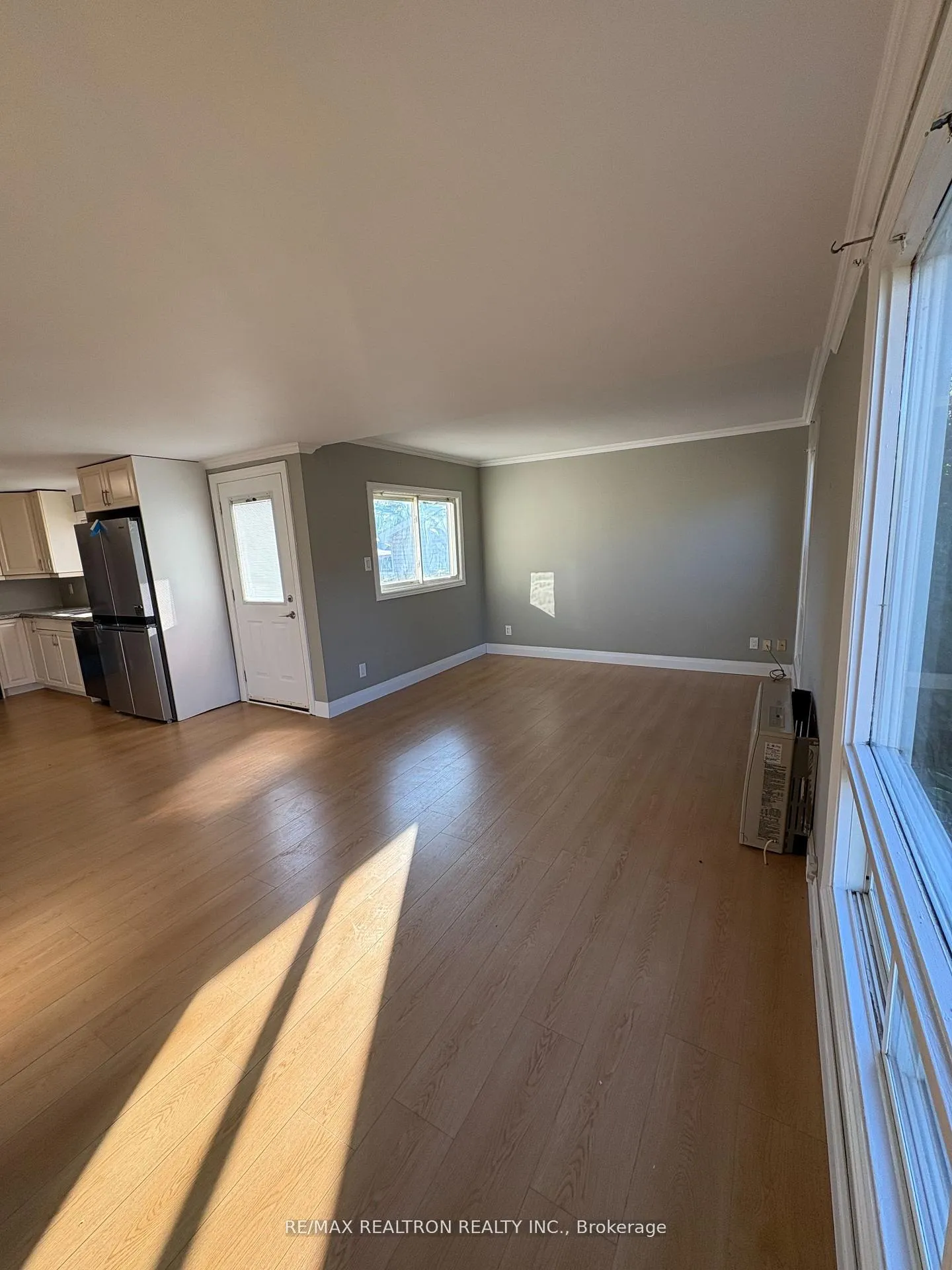 Photo 4 of 219 Southview Road, Barrie, South Shore — HOMEH