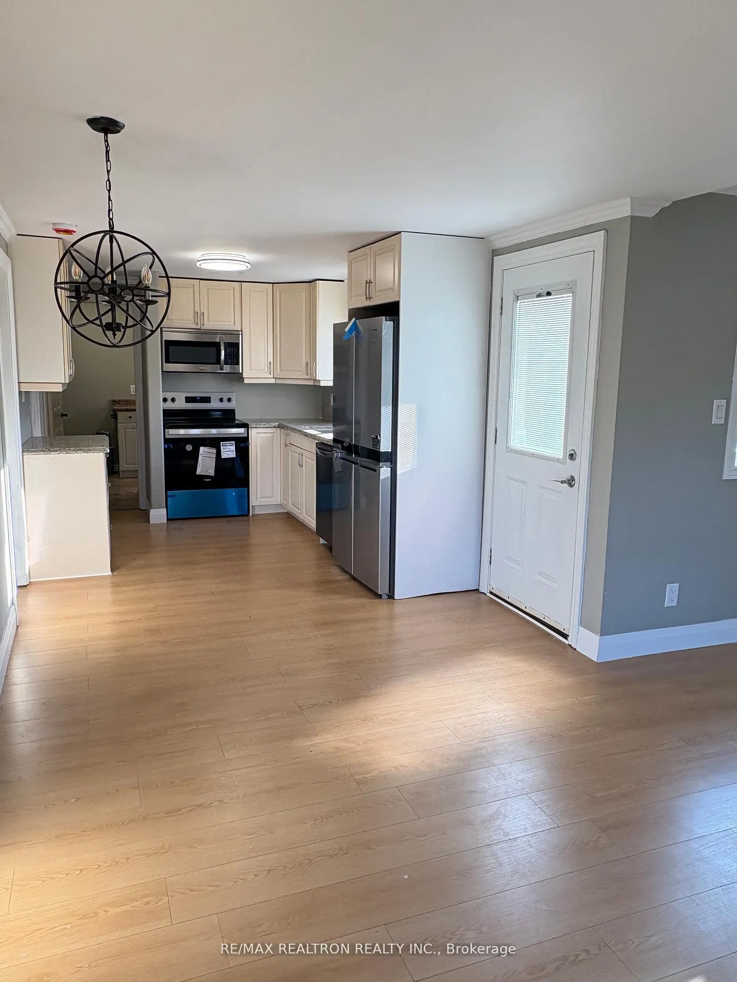 Photo 5 of 219 Southview Road, Barrie, South Shore — HOMEH