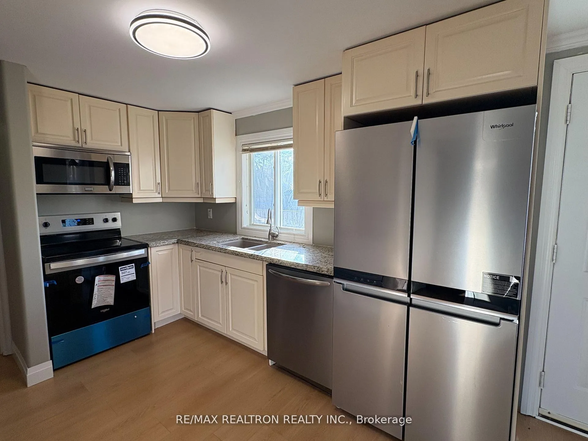 Photo 6 of 219 Southview Road, Barrie, South Shore — HOMEH