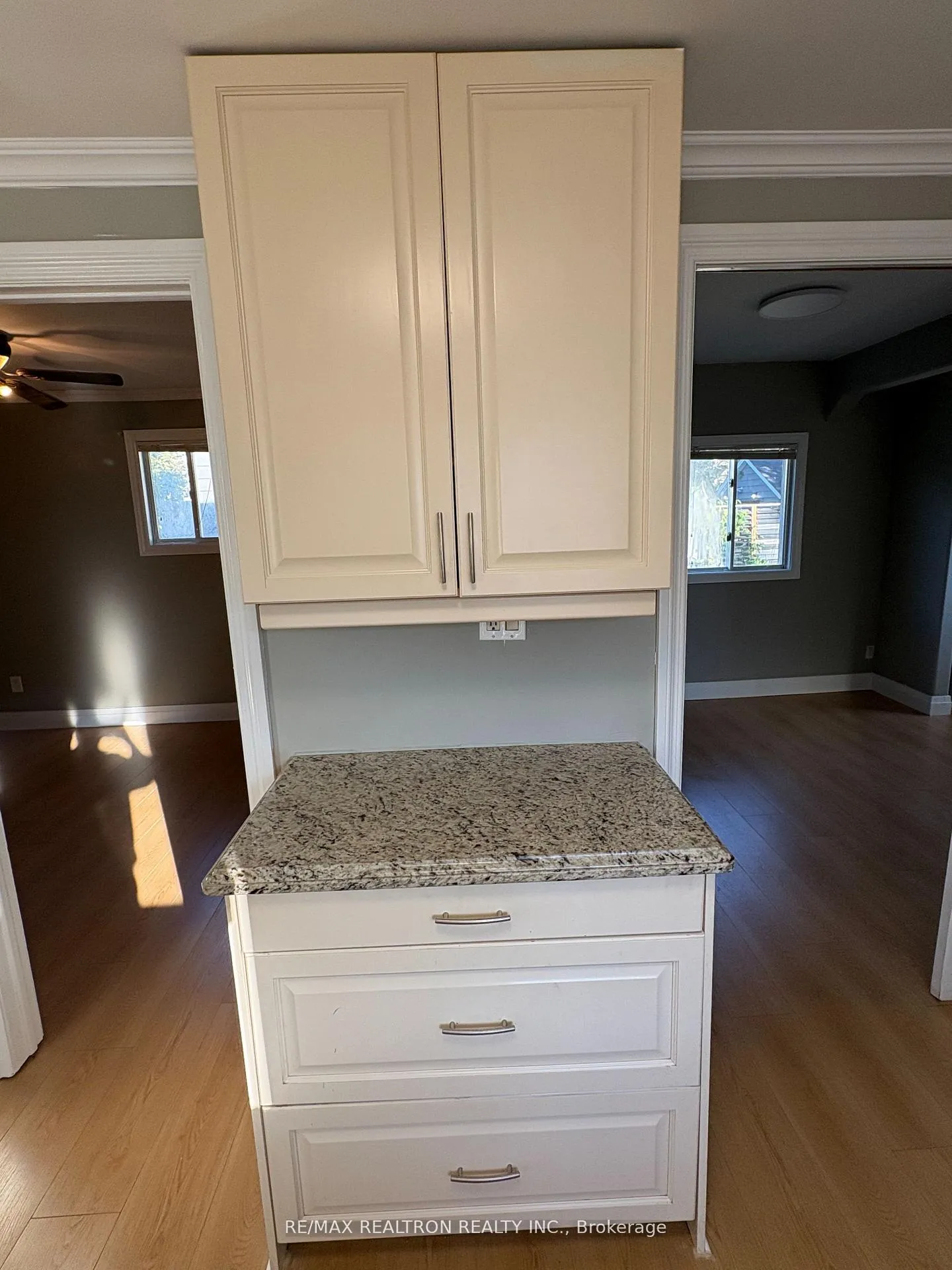 Photo 9 of 219 Southview Road, Barrie, South Shore — HOMEH