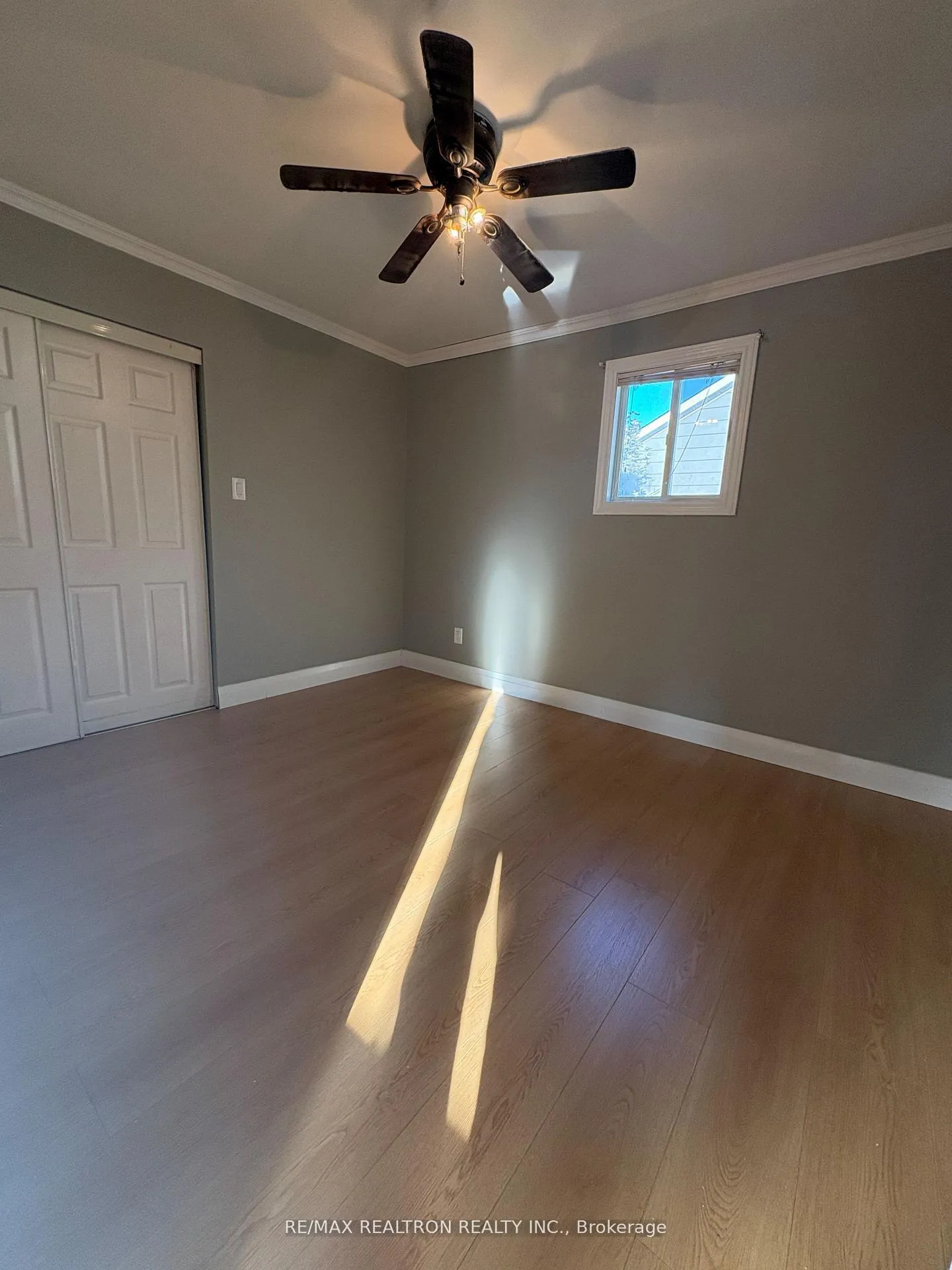 Photo 10 of 219 Southview Road, Barrie, South Shore — HOMEH