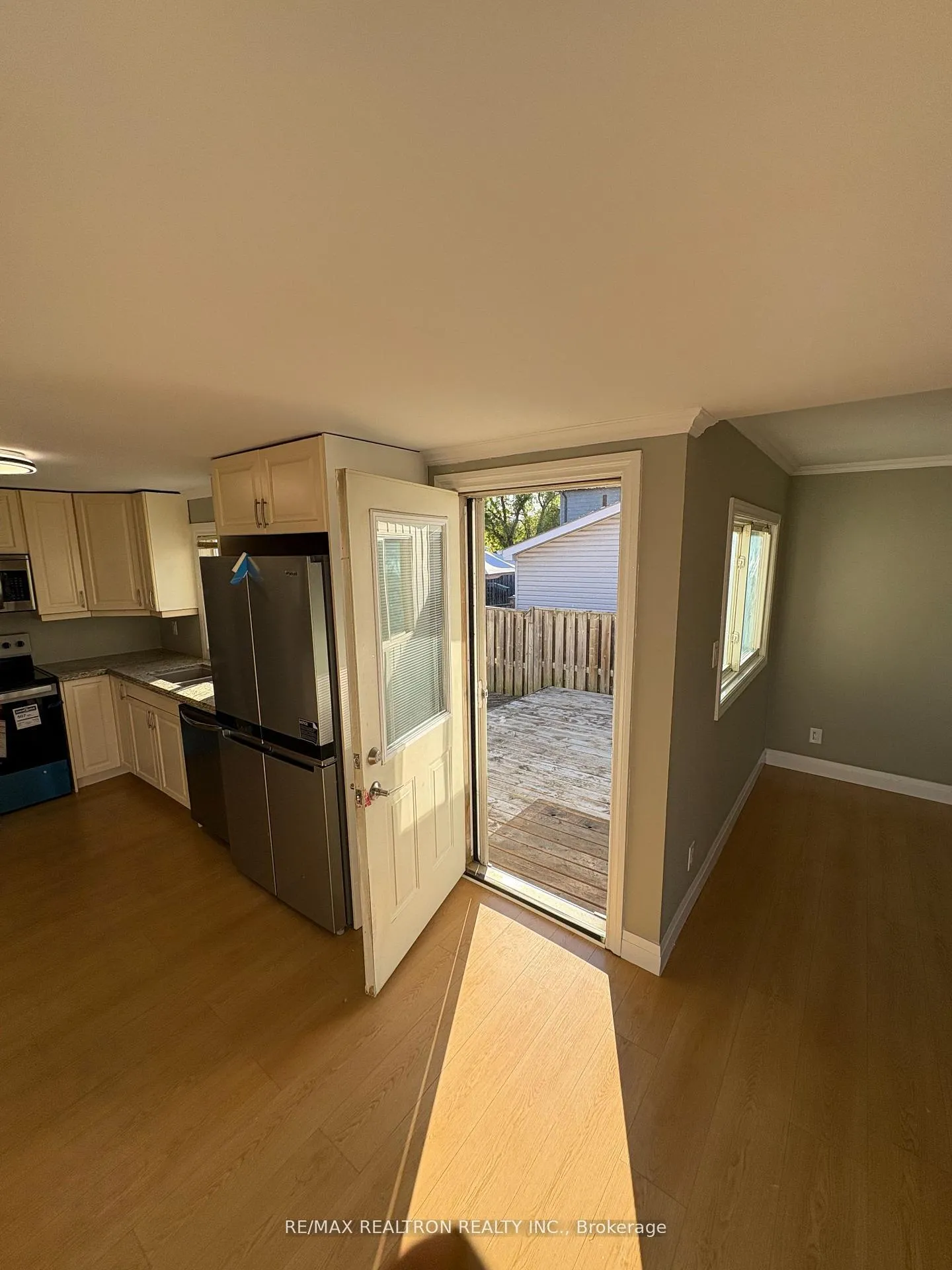 Photo 14 of 219 Southview Road, Barrie, South Shore — HOMEH
