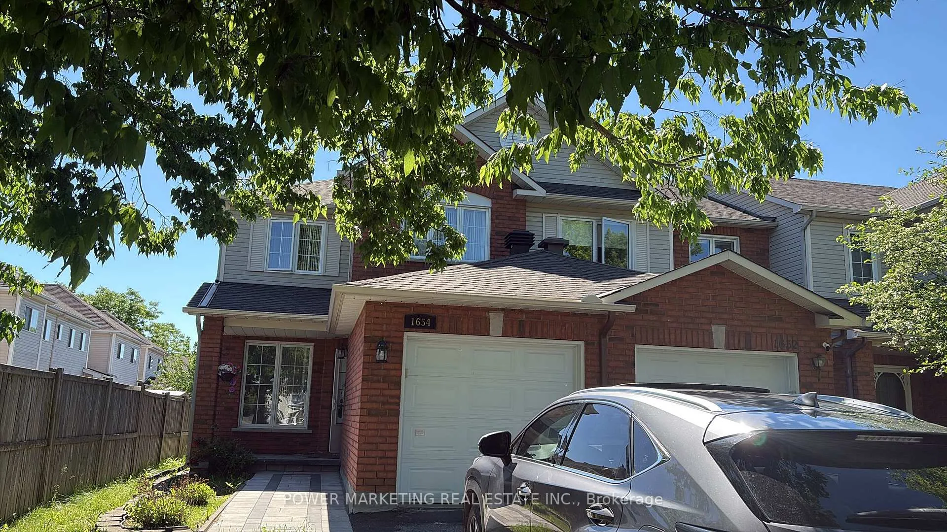Front of 1654 Varennes Boulevard