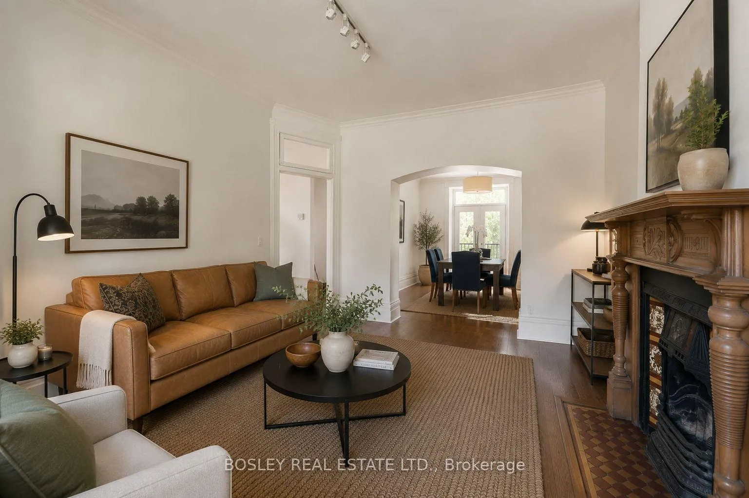 Photo 4 of Unit Upper, 12 Meredith Crescent, Toronto, Rosedale-Moore Park — HOMEH