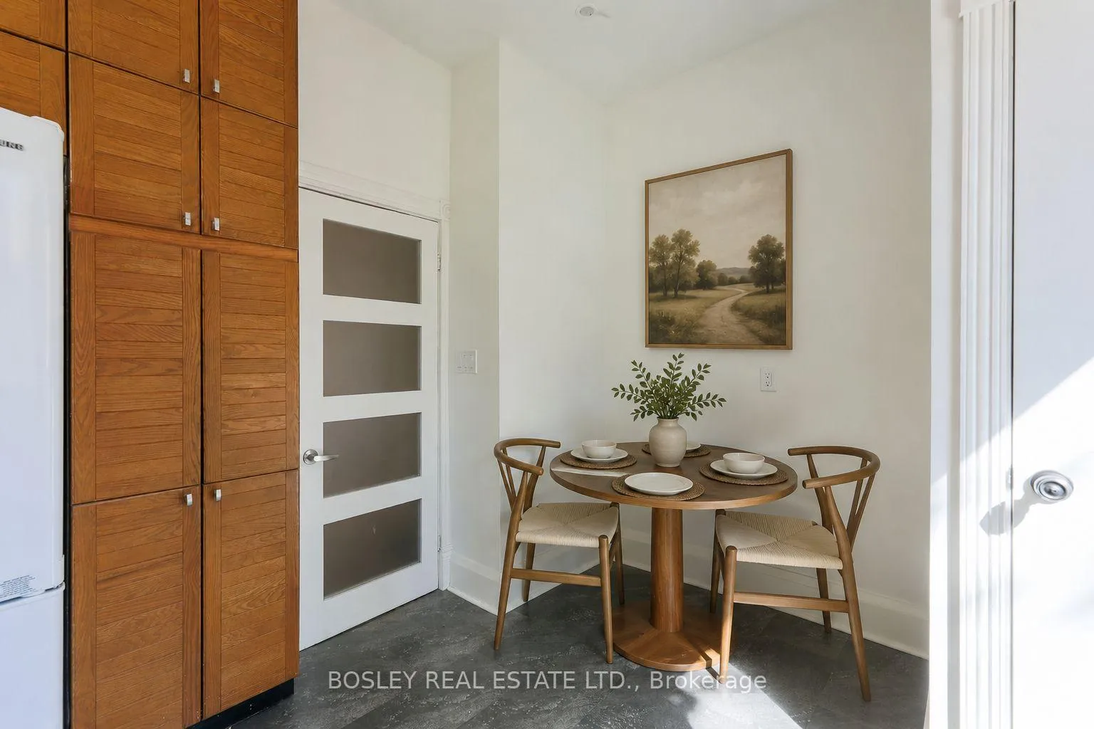 Photo 8 of Unit Upper, 12 Meredith Crescent, Toronto, Rosedale-Moore Park — HOMEH