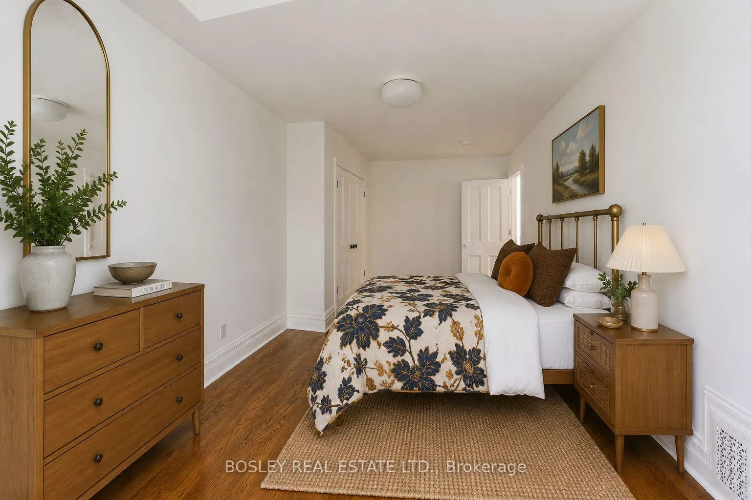 Photo 18 of Unit Upper, 12 Meredith Crescent, Toronto, Rosedale-Moore Park — HOMEH