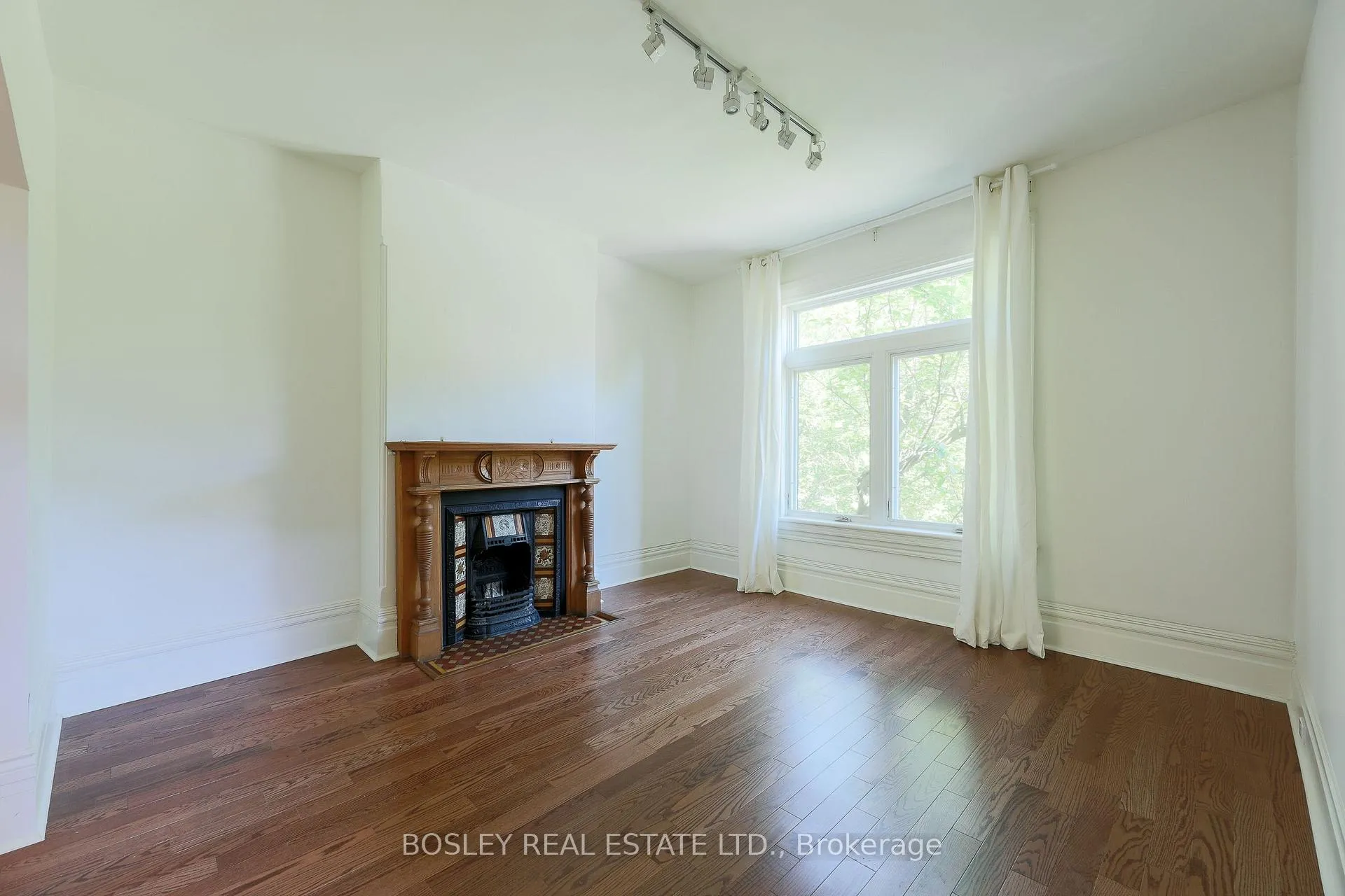 Photo 20 of Unit Upper, 12 Meredith Crescent, Toronto, Rosedale-Moore Park — HOMEH