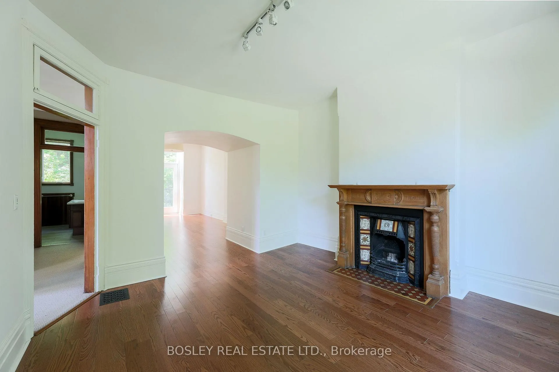 Photo 22 of Unit Upper, 12 Meredith Crescent, Toronto, Rosedale-Moore Park — HOMEH