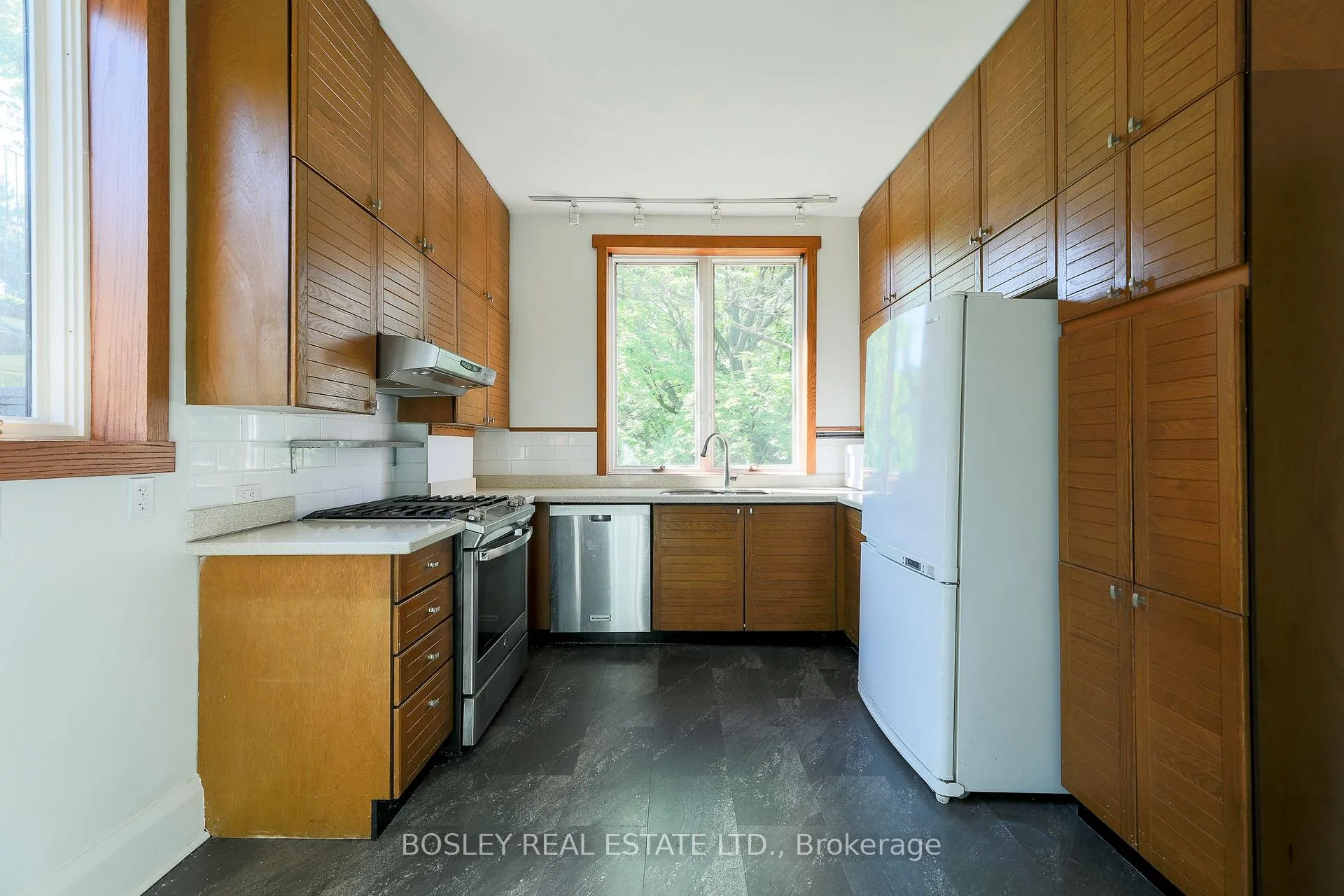 Photo 27 of Unit Upper, 12 Meredith Crescent, Toronto, Rosedale-Moore Park — HOMEH