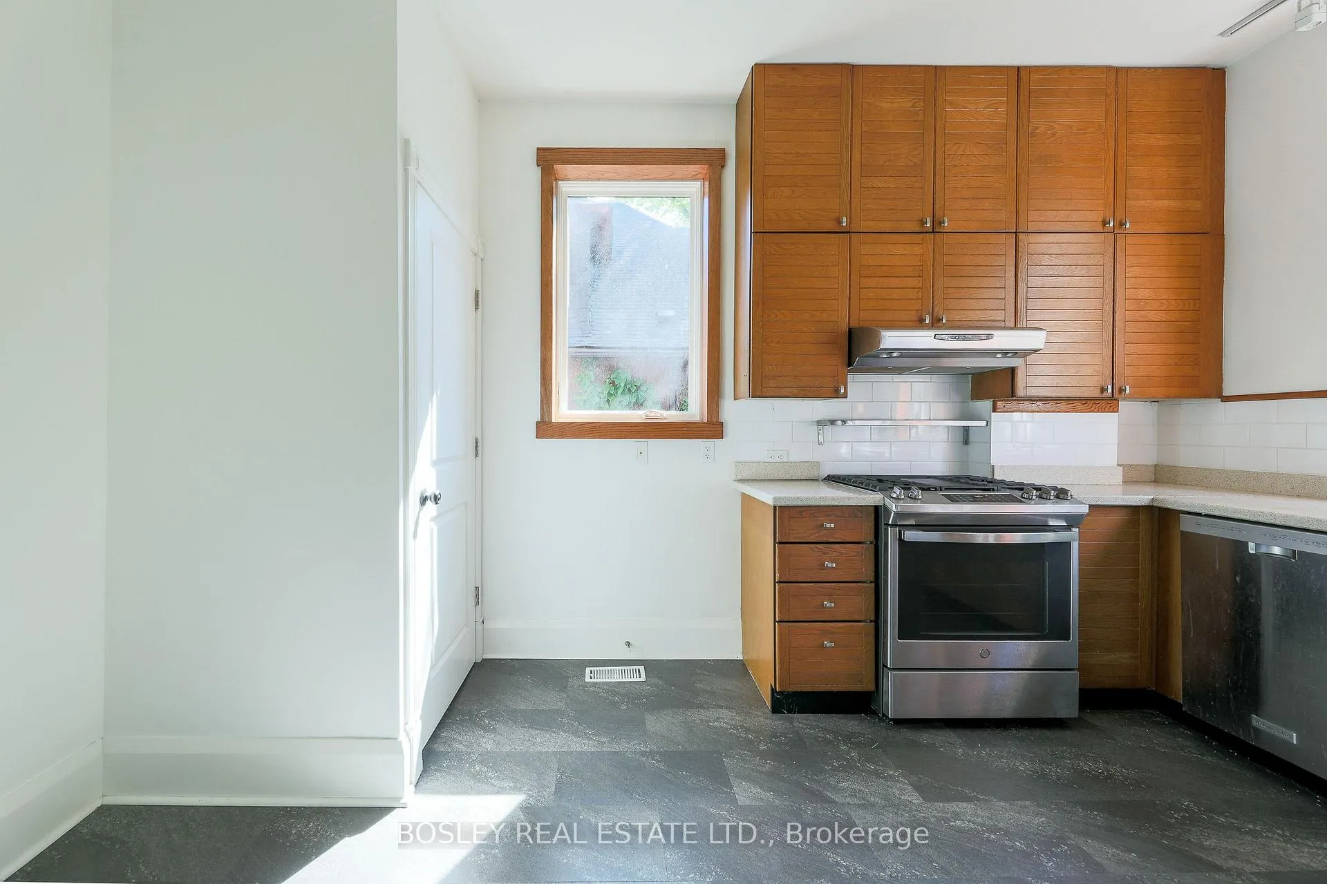 Photo 30 of Unit Upper, 12 Meredith Crescent, Toronto, Rosedale-Moore Park — HOMEH