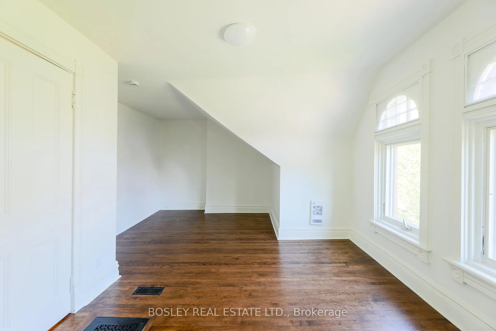 Photo 46 of Unit Upper, 12 Meredith Crescent, Toronto, Rosedale-Moore Park — HOMEH