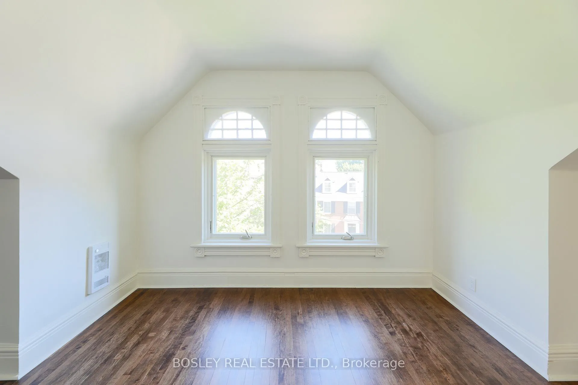 Photo 47 of Unit Upper, 12 Meredith Crescent, Toronto, Rosedale-Moore Park — HOMEH