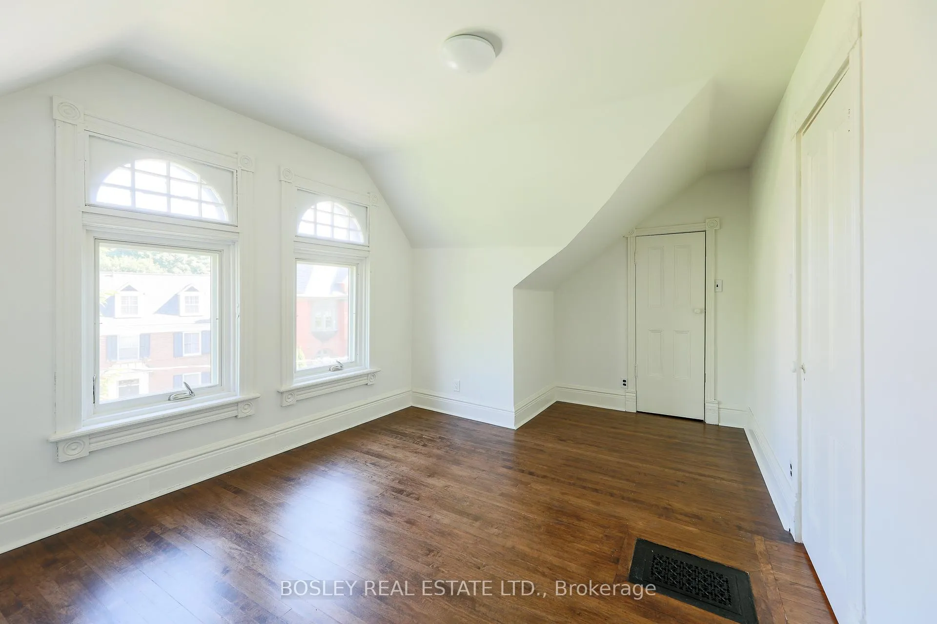 Photo 48 of Unit Upper, 12 Meredith Crescent, Toronto, Rosedale-Moore Park — HOMEH
