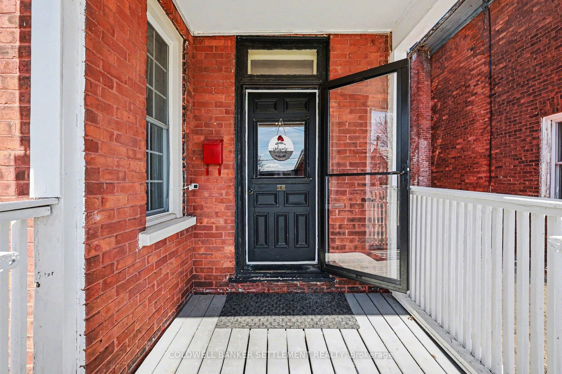Photo 3 of 88 Russell Street E, Smiths Falls — HOMEH