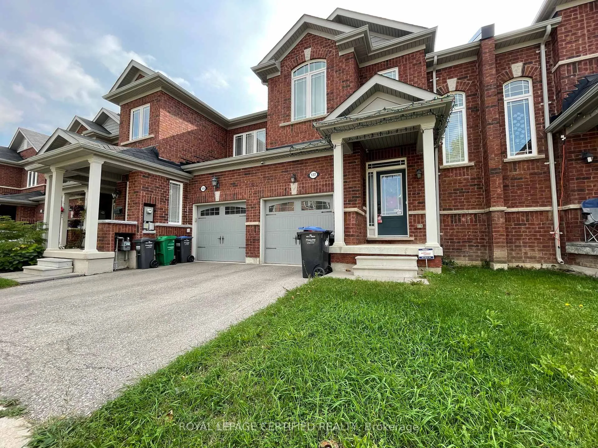 Photo 3 of 122 Kempenfelt Trail, Brampton, Northwest Brampton — HOMEH