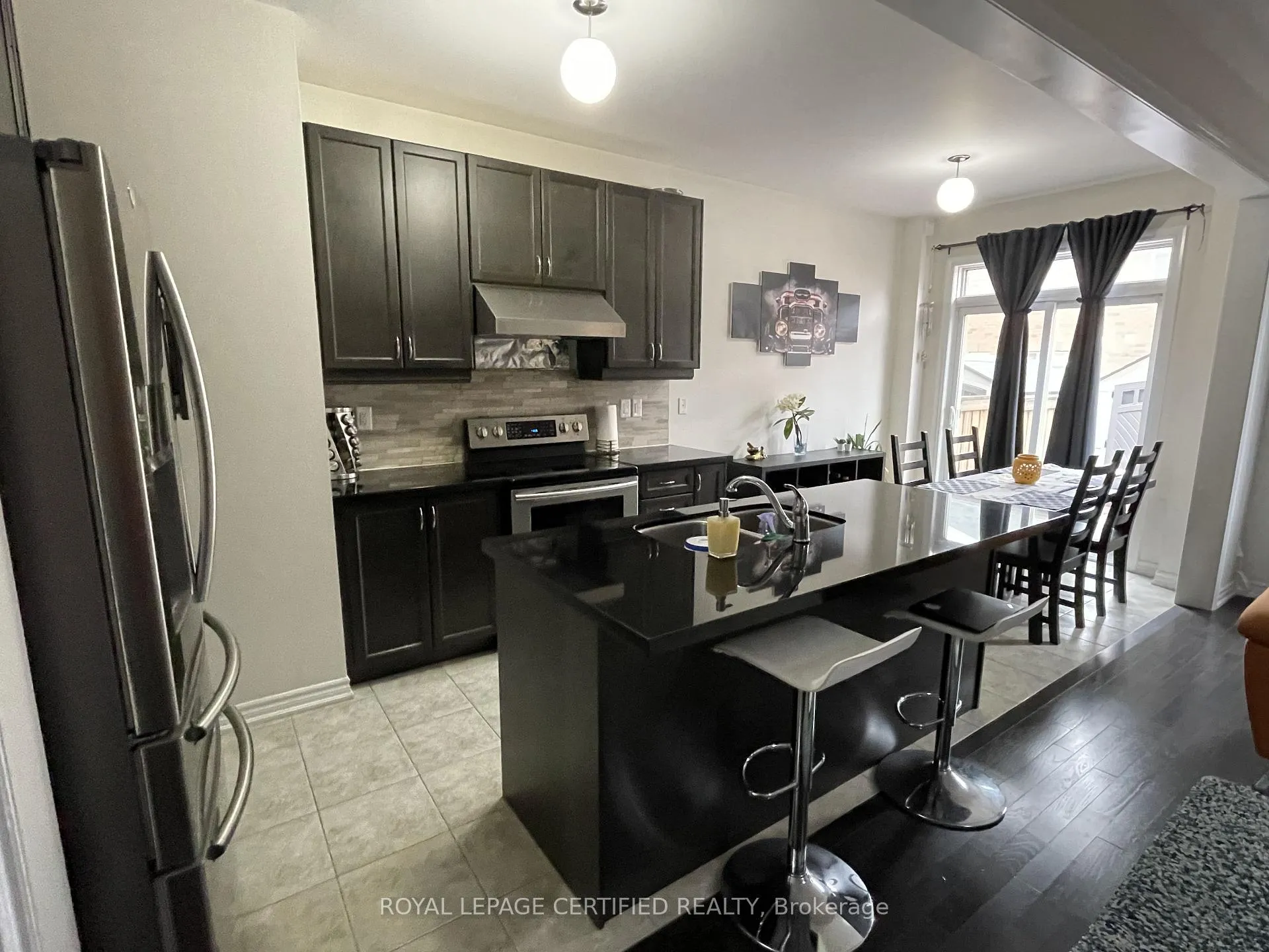 Photo 8 of 122 Kempenfelt Trail, Brampton, Northwest Brampton — HOMEH