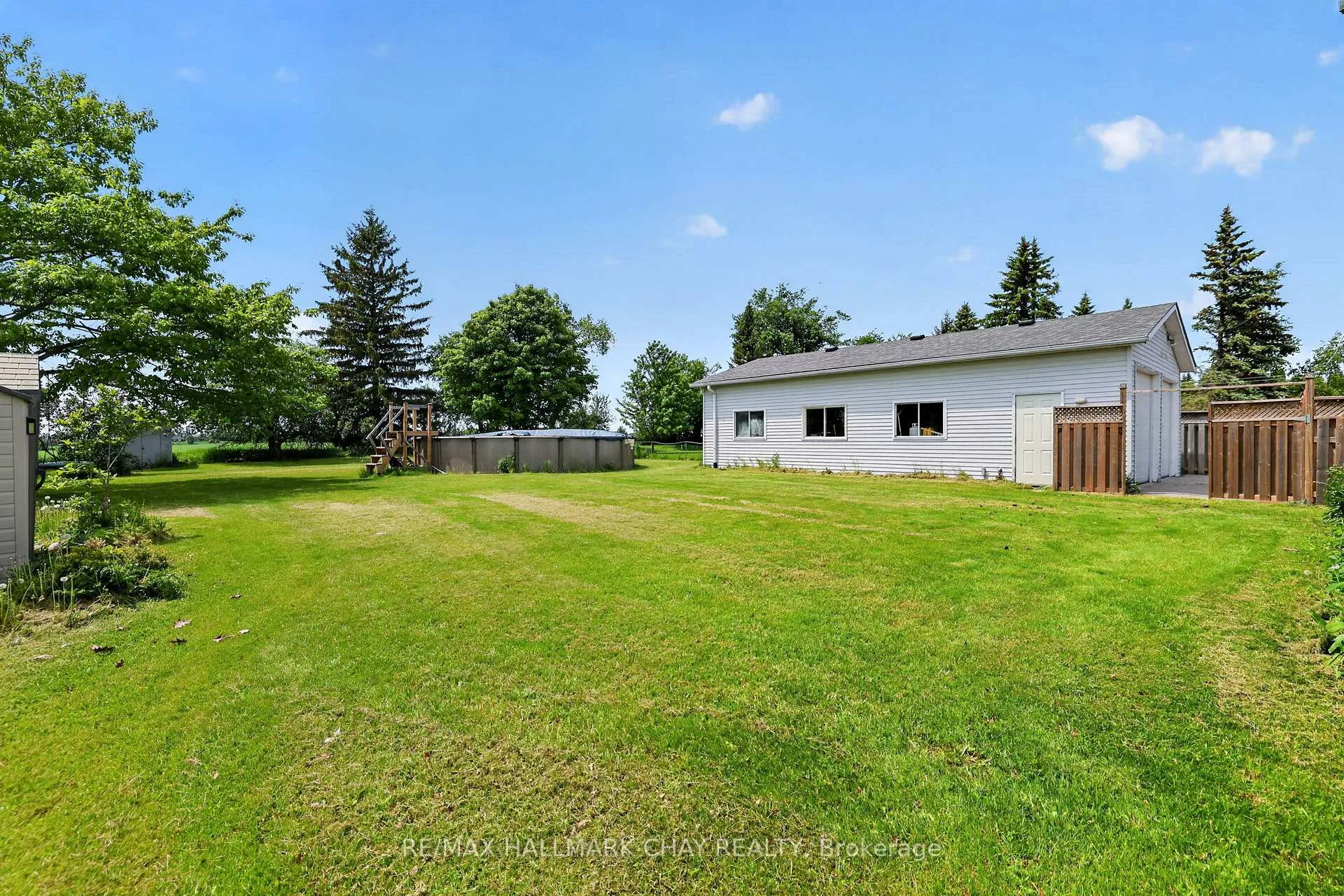 Photo 2 of 2652 Lawrence Avenue, Innisfil, Stroud — HOMEH