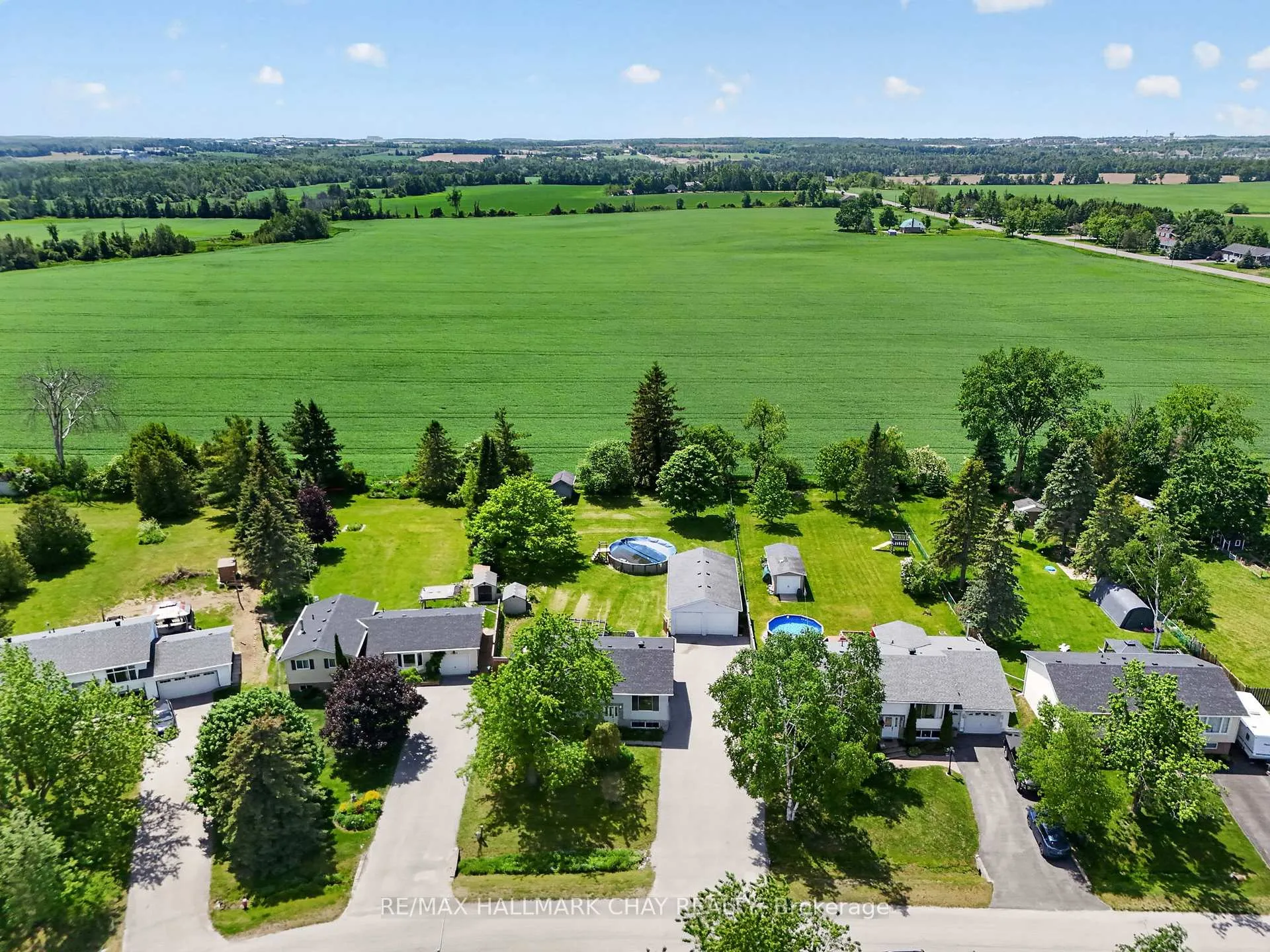 Photo 4 of 2652 Lawrence Avenue, Innisfil, Stroud — HOMEH