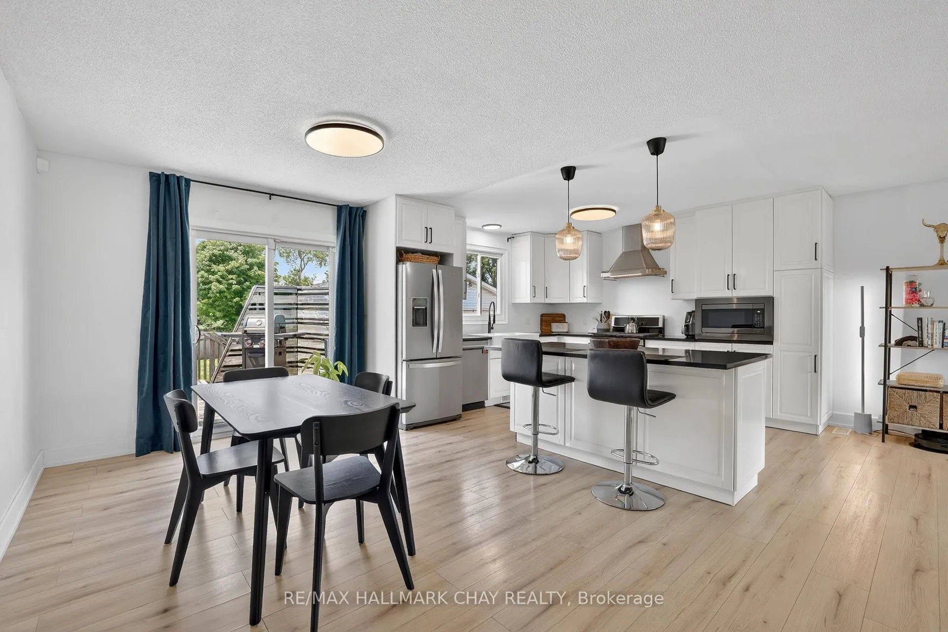 Photo 8 of 2652 Lawrence Avenue, Innisfil, Stroud — HOMEH