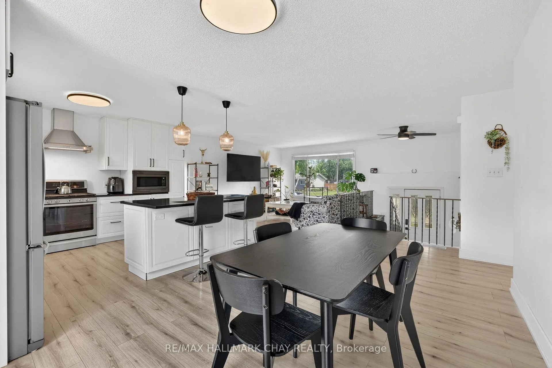 Photo 9 of 2652 Lawrence Avenue, Innisfil, Stroud — HOMEH