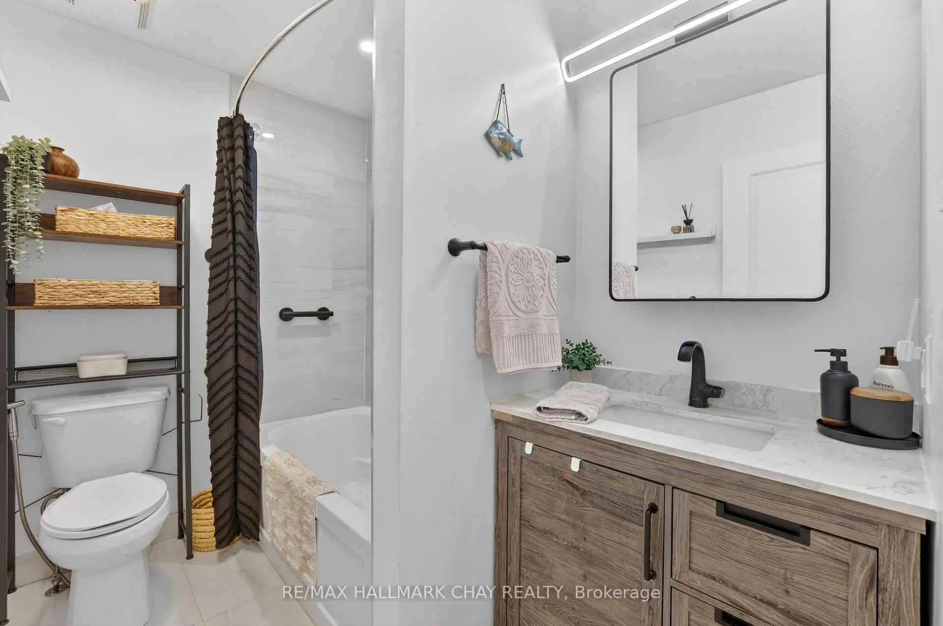Photo 18 of 2652 Lawrence Avenue, Innisfil, Stroud — HOMEH