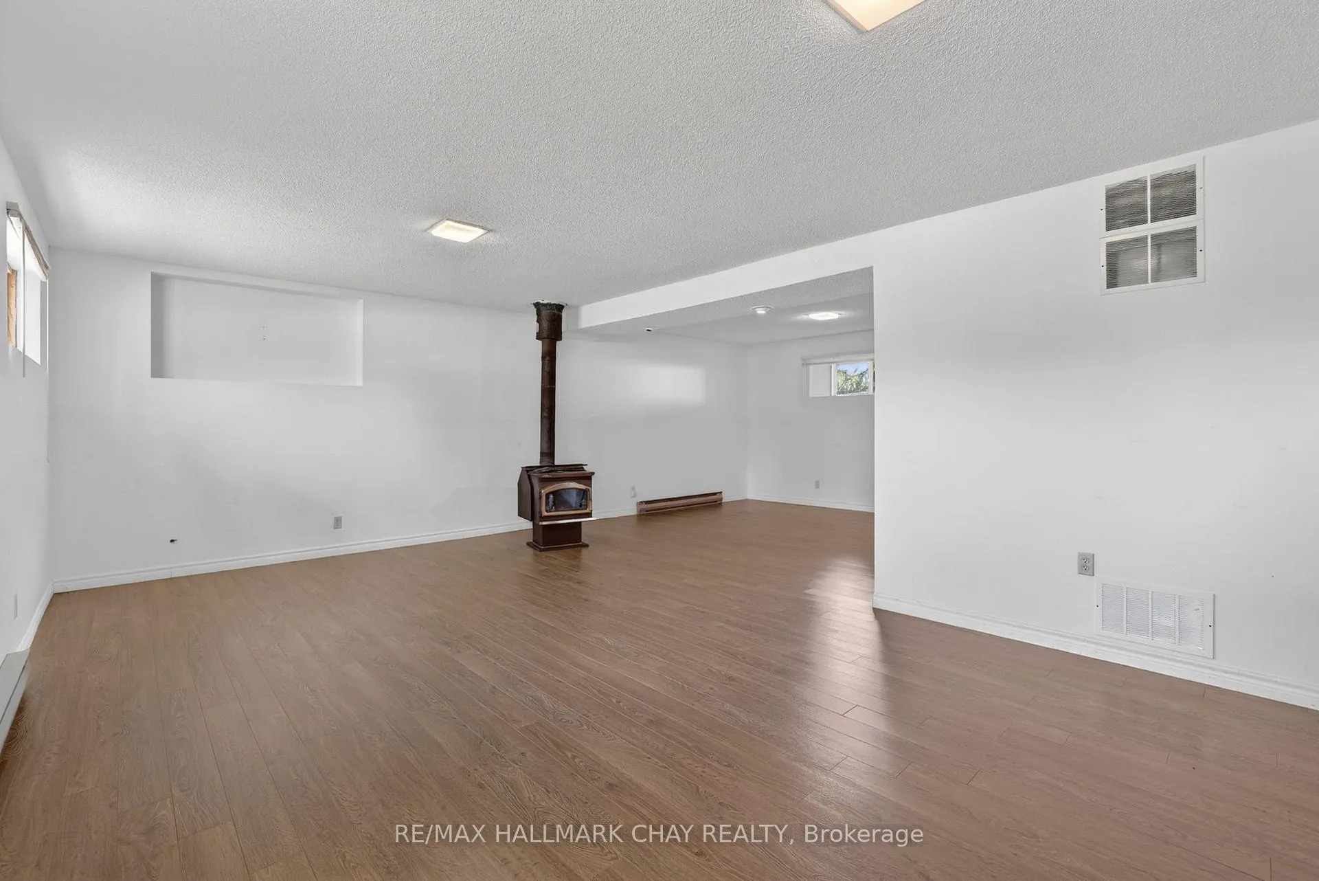 Photo 20 of 2652 Lawrence Avenue, Innisfil, Stroud — HOMEH