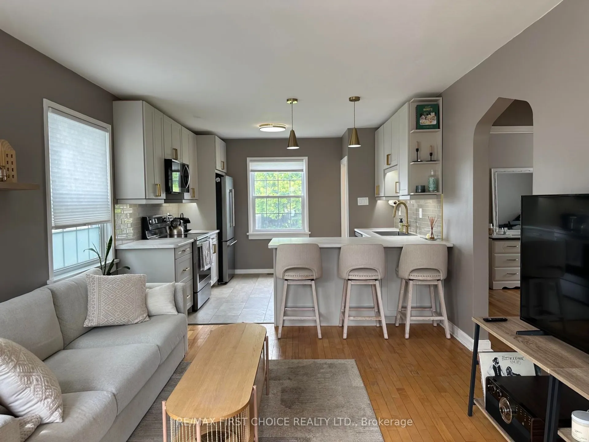 Photo 4 of 305 Mary Street E, Thunder Bay, Westfort — HOMEH
