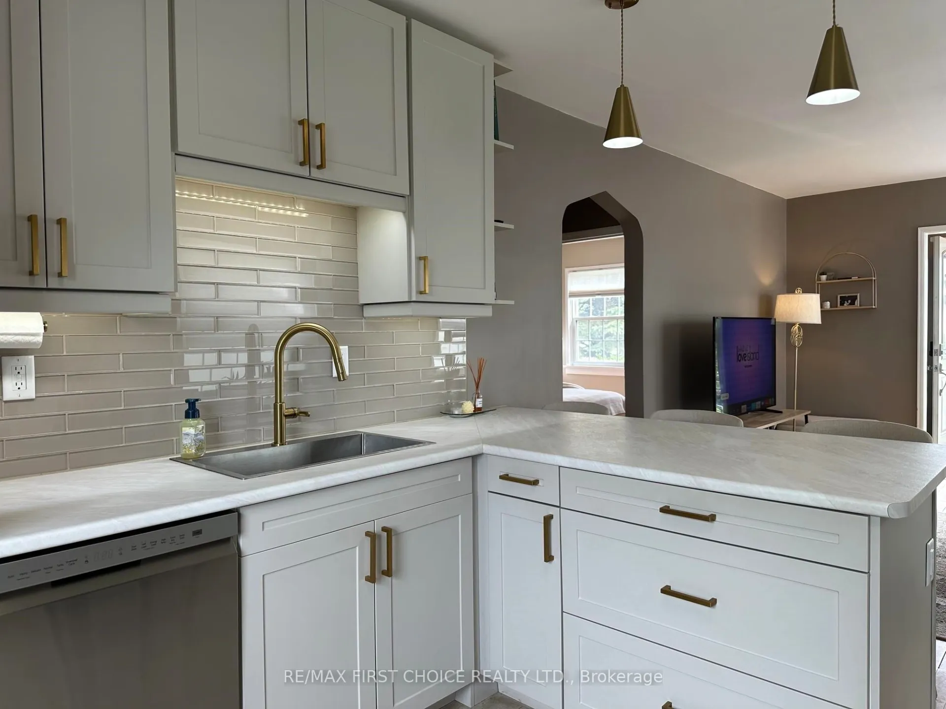 Photo 7 of 305 Mary Street E, Thunder Bay, Westfort — HOMEH