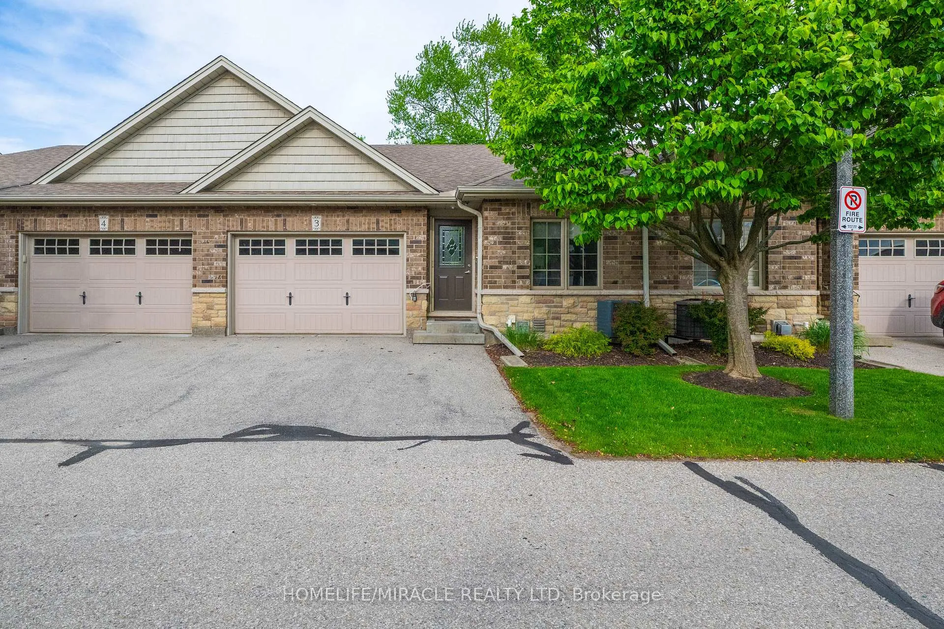 Photo 2 of Unit 3, 560 Grey Street, Brantford, Echo Place — HOMEH