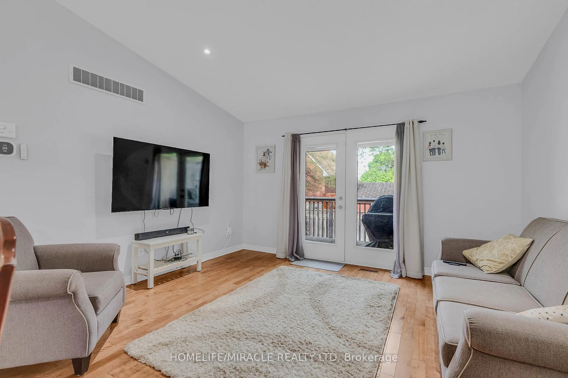 Photo 8 of Unit 3, 560 Grey Street, Brantford, Echo Place — HOMEH
