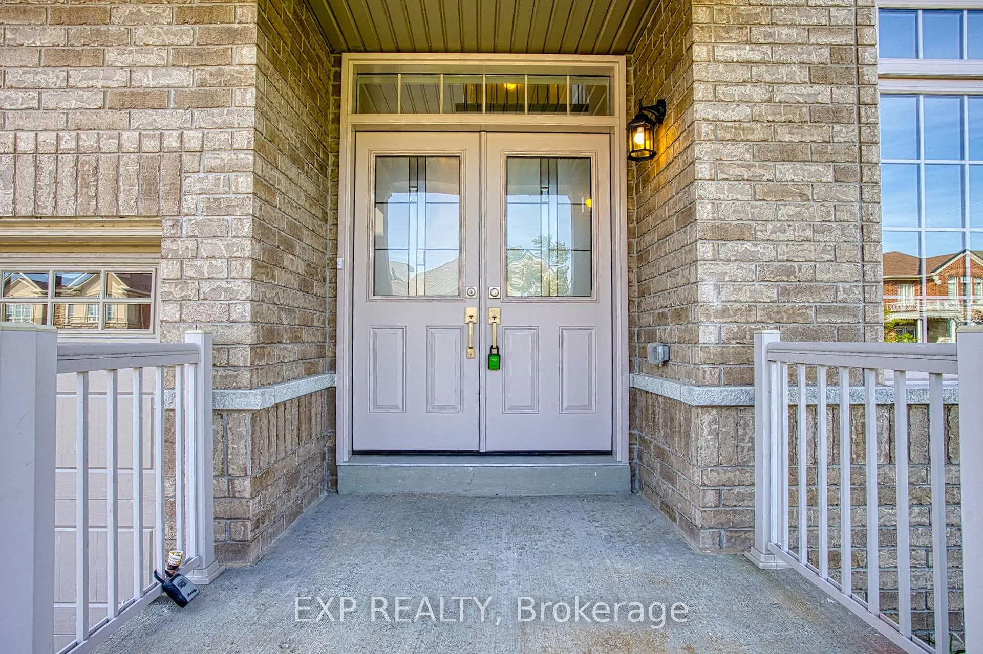Photo 3 of 156 McKnight Avenue, Hamilton, Waterdown — HOMEH