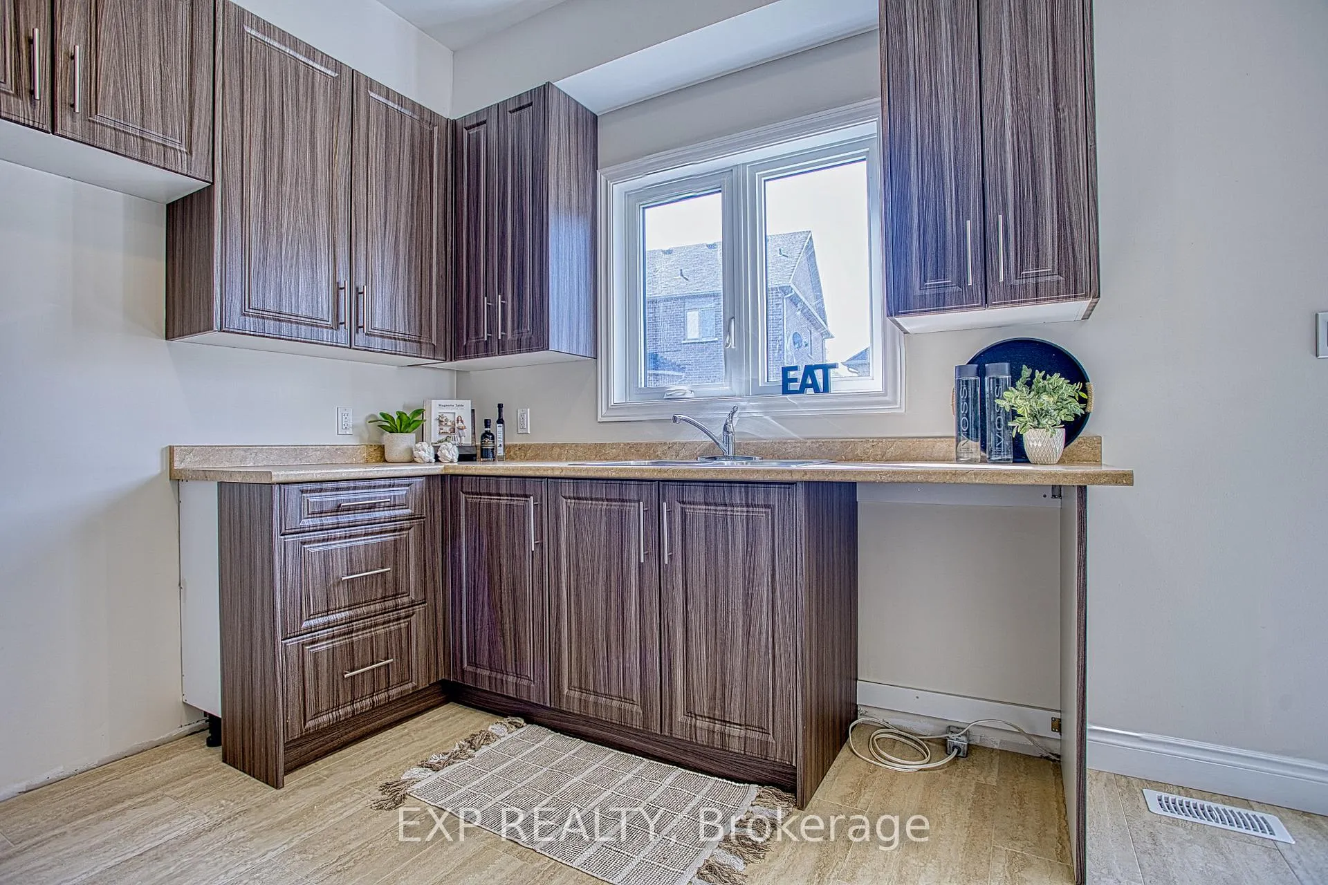 Photo 13 of 156 McKnight Avenue, Hamilton, Waterdown — HOMEH