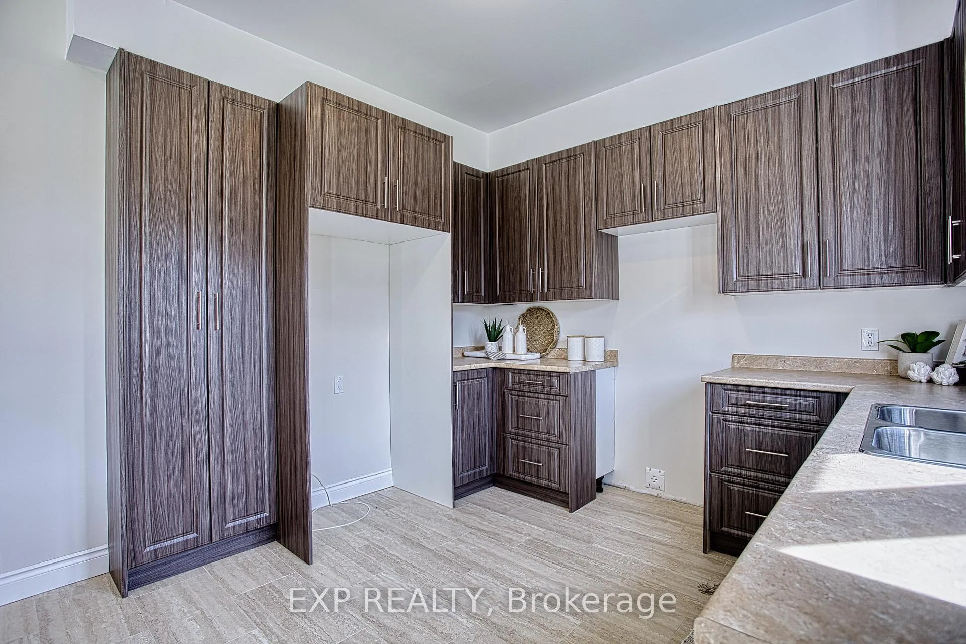 Photo 14 of 156 McKnight Avenue, Hamilton, Waterdown — HOMEH