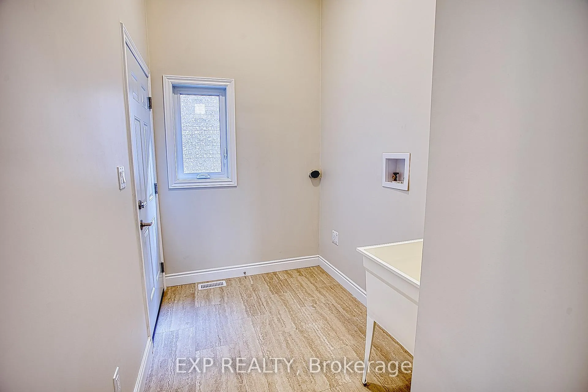 Photo 21 of 156 McKnight Avenue, Hamilton, Waterdown — HOMEH