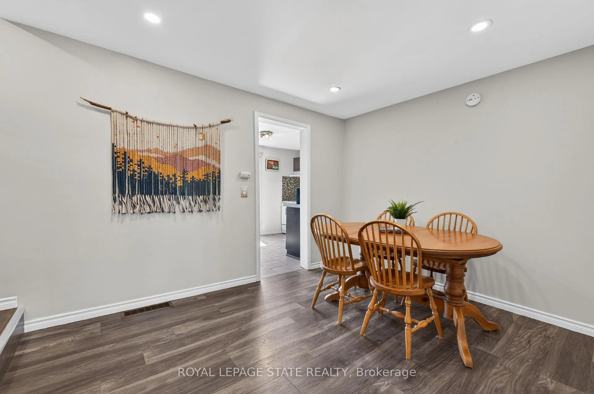 Photo 7 of 30 Cambridge Avenue, Hamilton, Crown Point — HOMEH