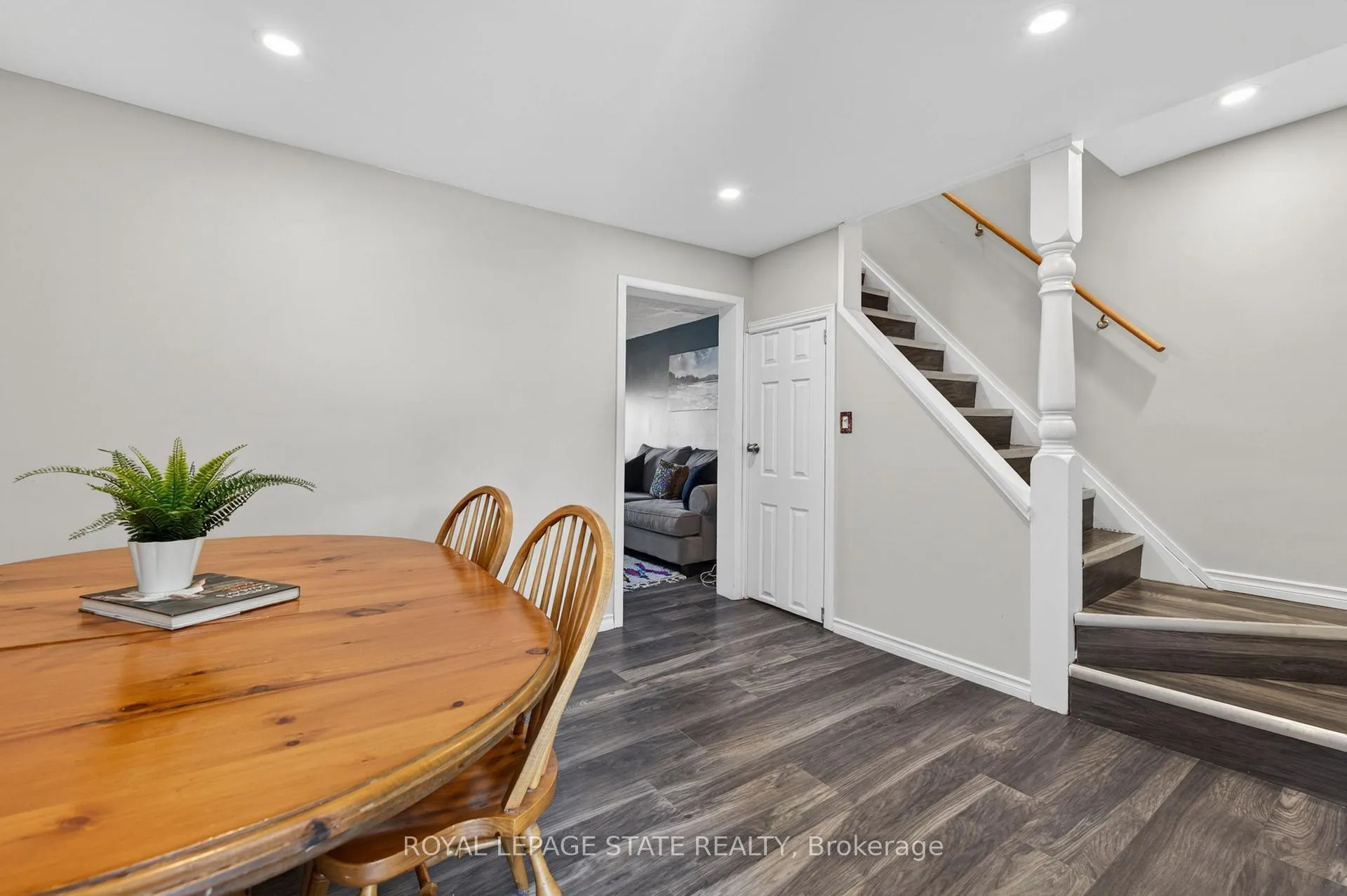 Photo 8 of 30 Cambridge Avenue, Hamilton, Crown Point — HOMEH