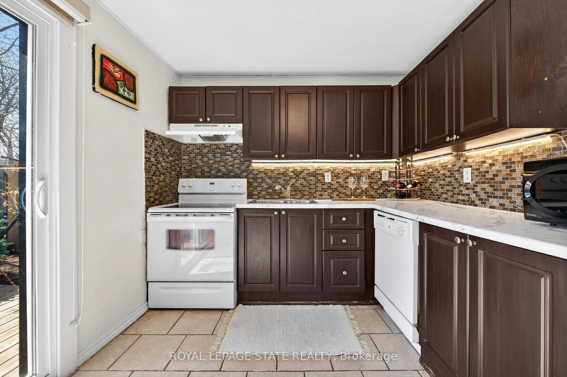 Photo 11 of 30 Cambridge Avenue, Hamilton, Crown Point — HOMEH