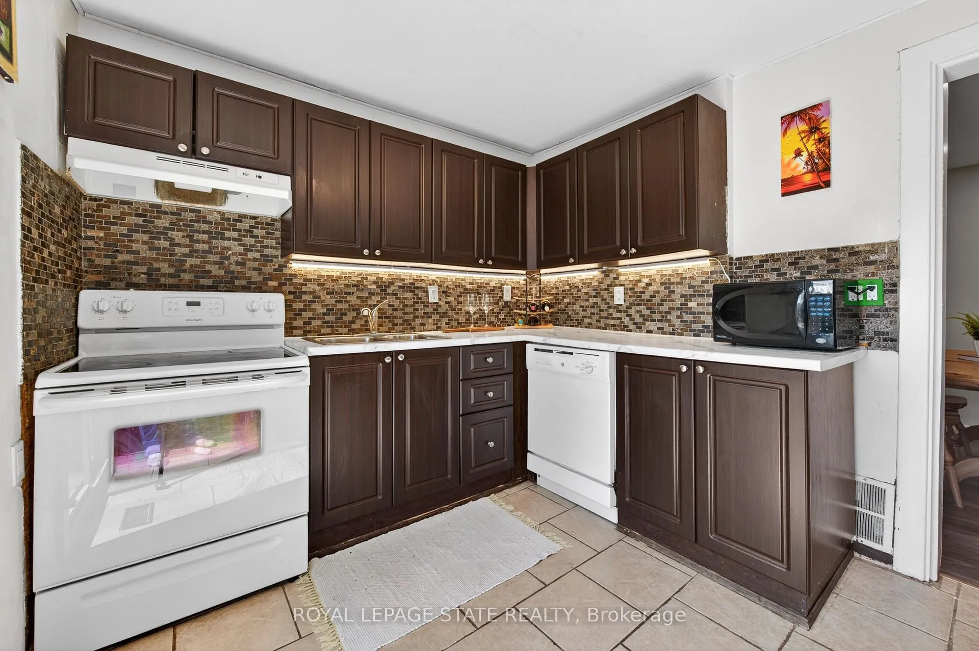 Photo 12 of 30 Cambridge Avenue, Hamilton, Crown Point — HOMEH