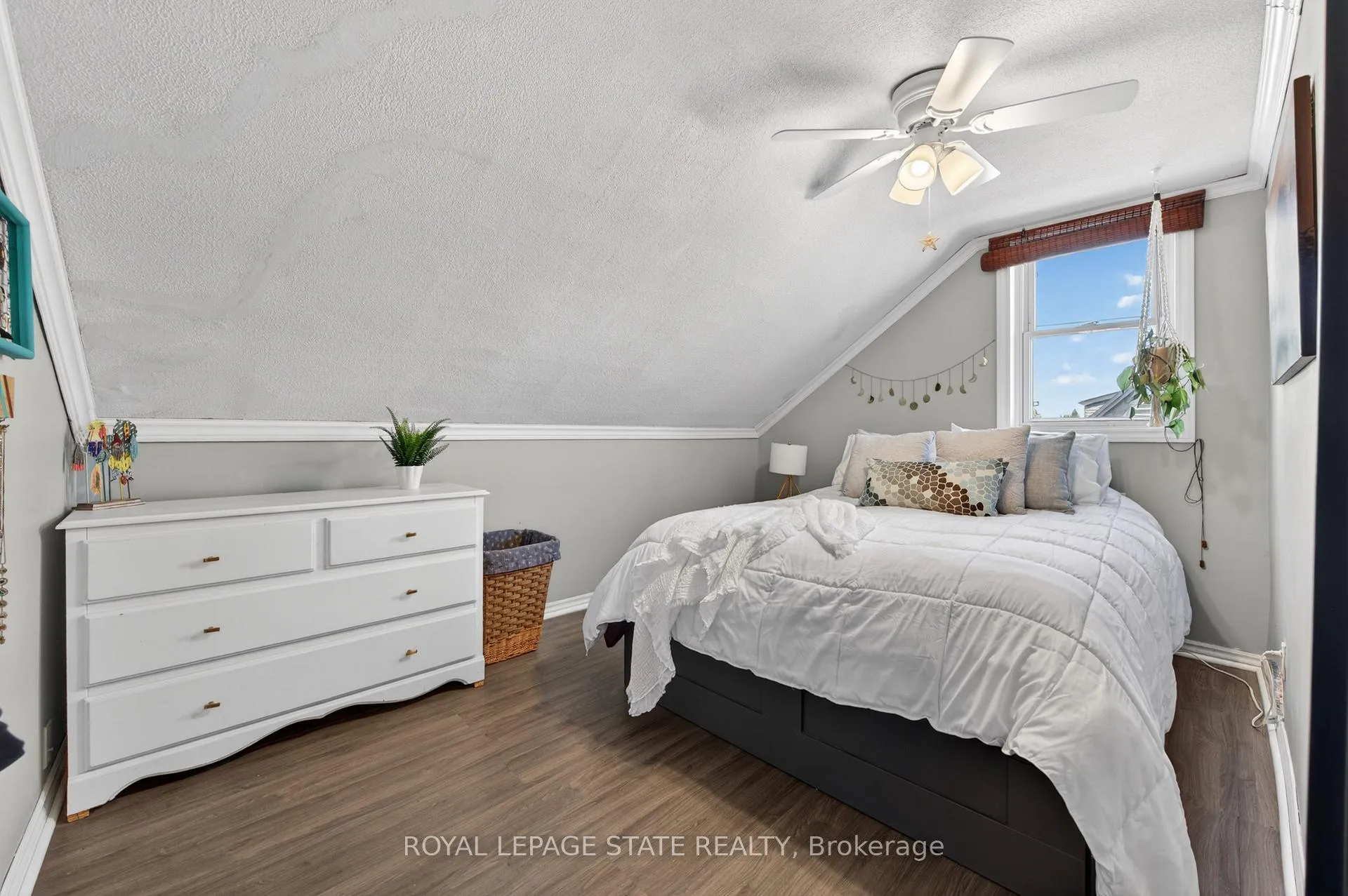 Photo 17 of 30 Cambridge Avenue, Hamilton, Crown Point — HOMEH