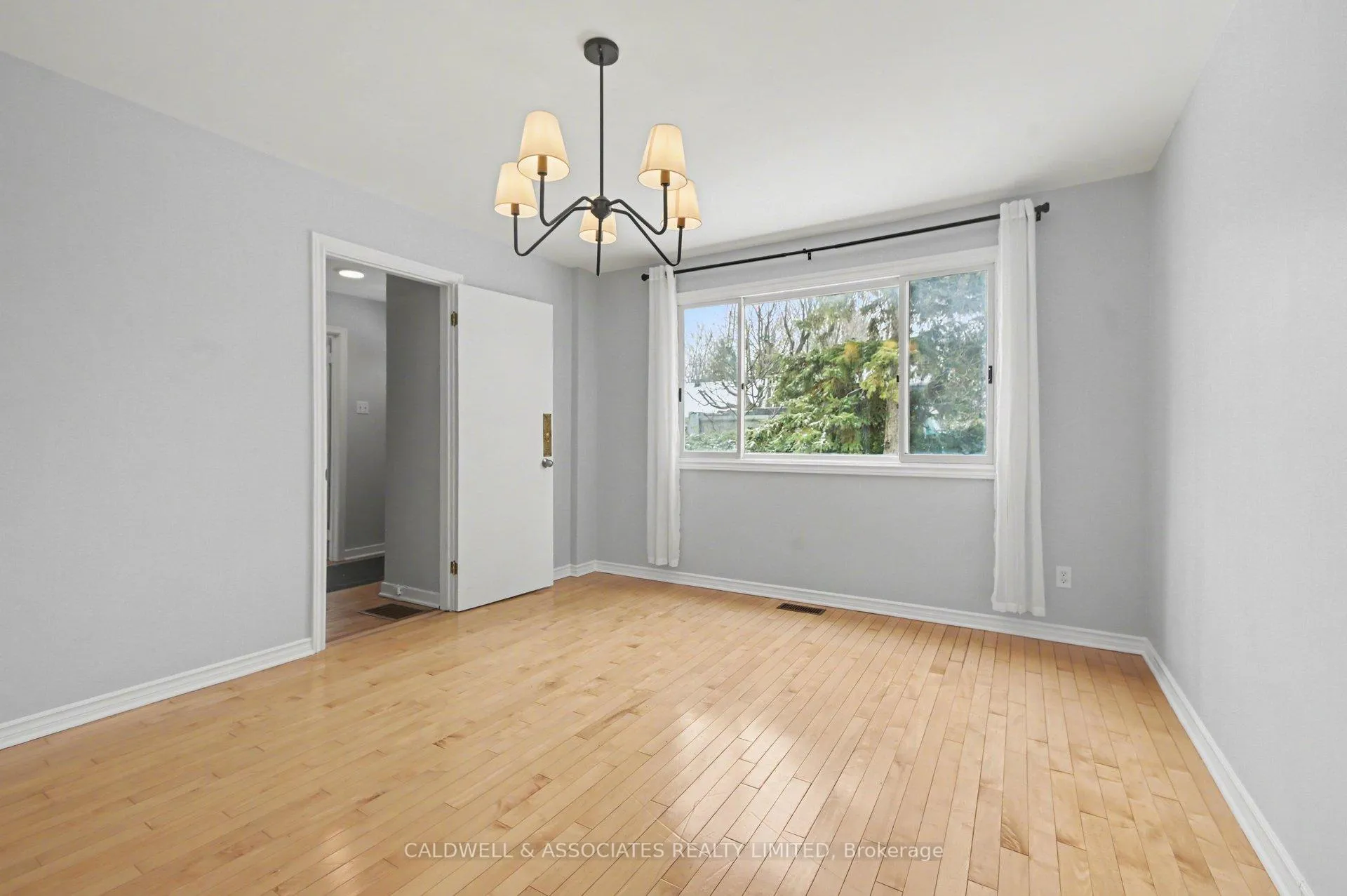 Photo 4 of 5 Arundel Avenue, Ottawa, Manor Park — HOMEH