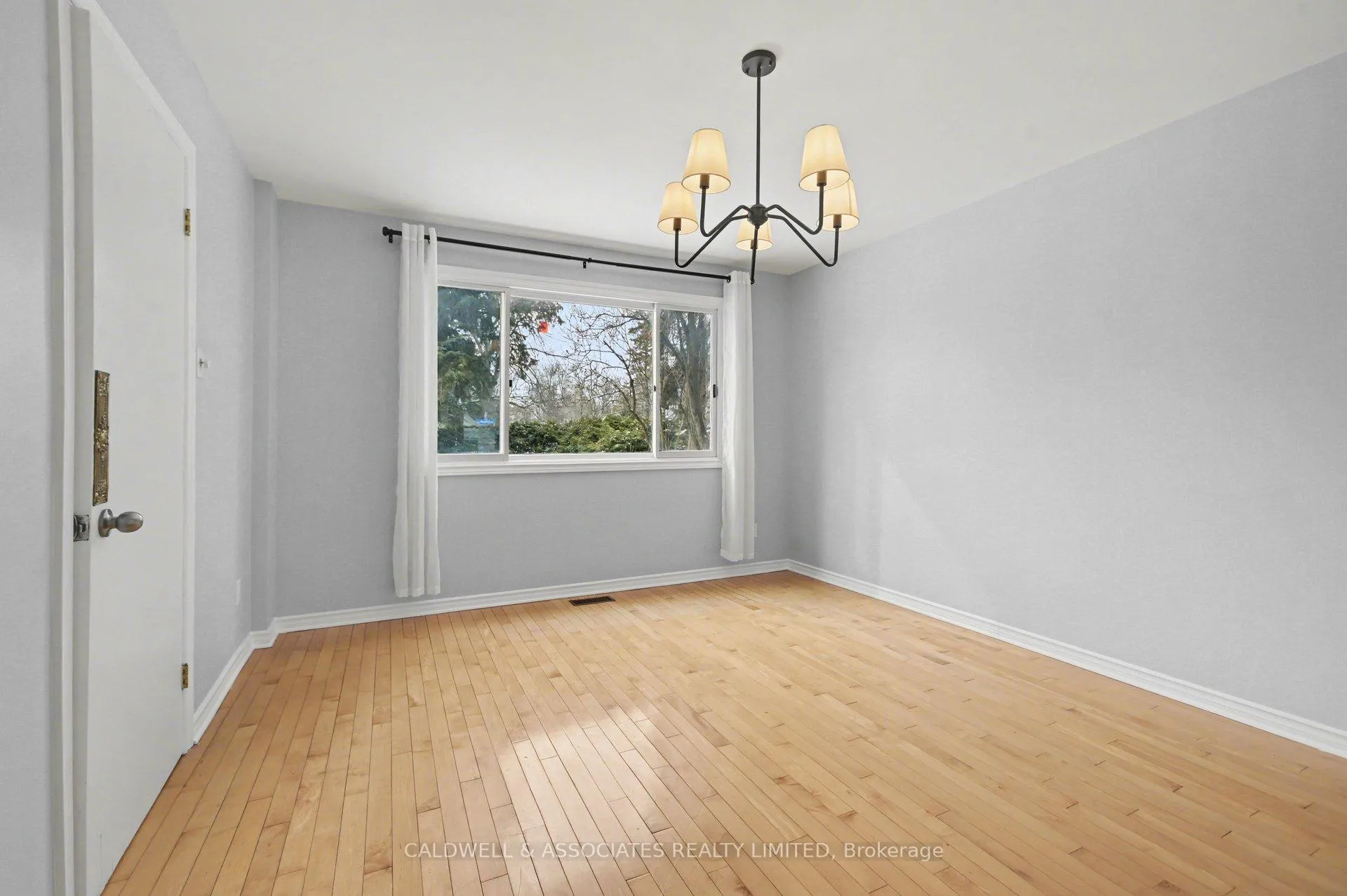 Photo 5 of 5 Arundel Avenue, Ottawa, Manor Park — HOMEH