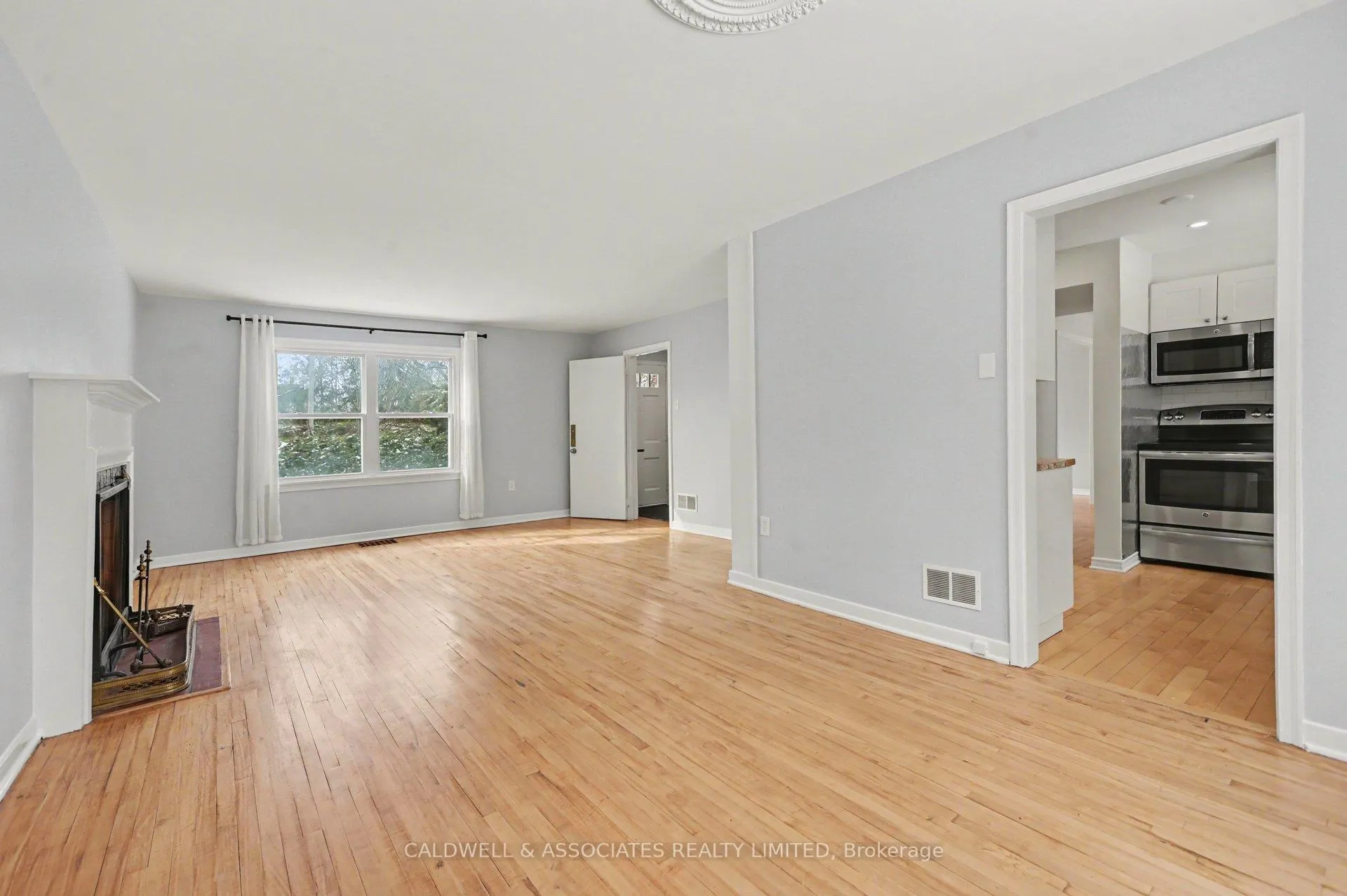 Photo 8 of 5 Arundel Avenue, Ottawa, Manor Park — HOMEH