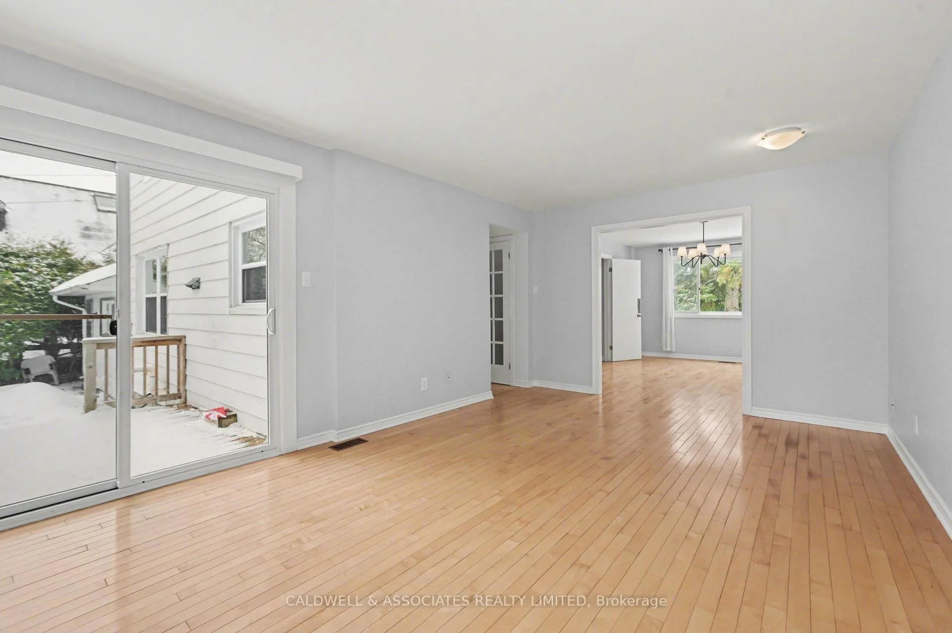 Photo 14 of 5 Arundel Avenue, Ottawa, Manor Park — HOMEH
