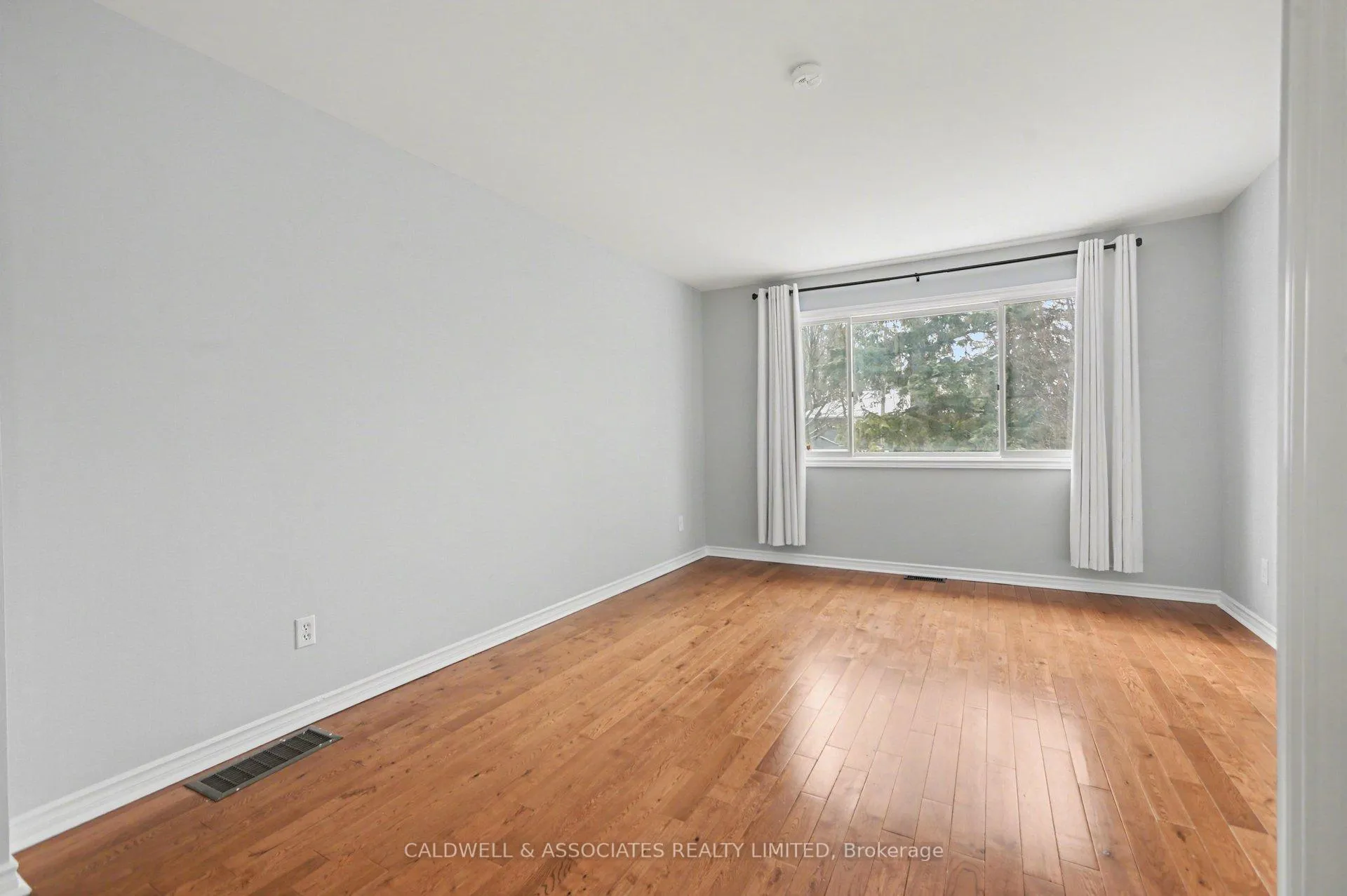 Photo 24 of 5 Arundel Avenue, Ottawa, Manor Park — HOMEH