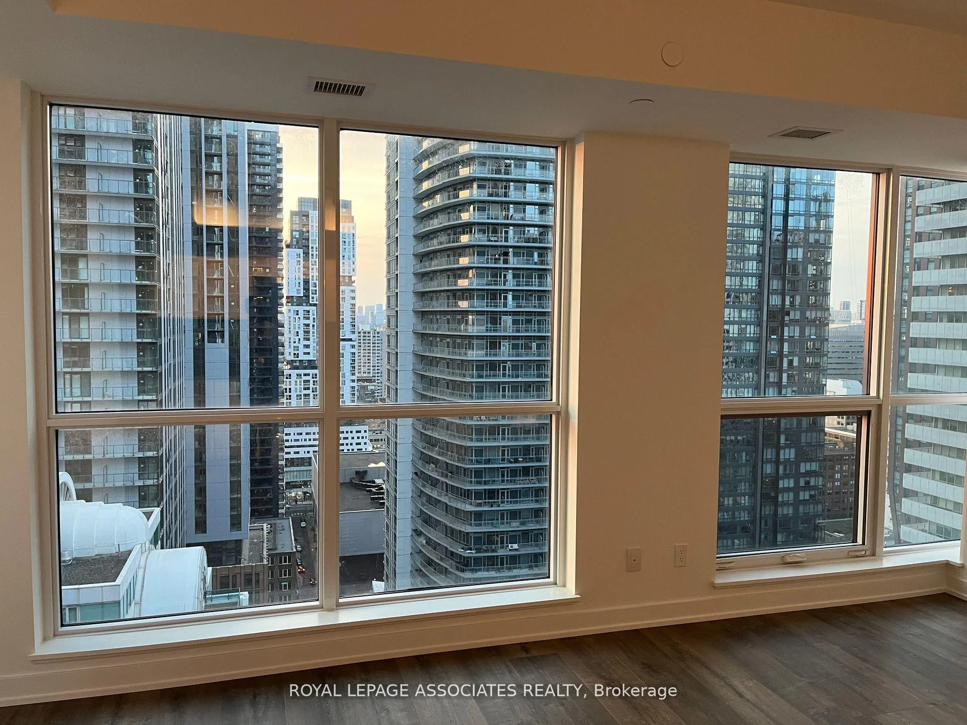 Photo 6 of Unit 2706, 327 King Street W, Toronto, Waterfront Communities — HOMEH