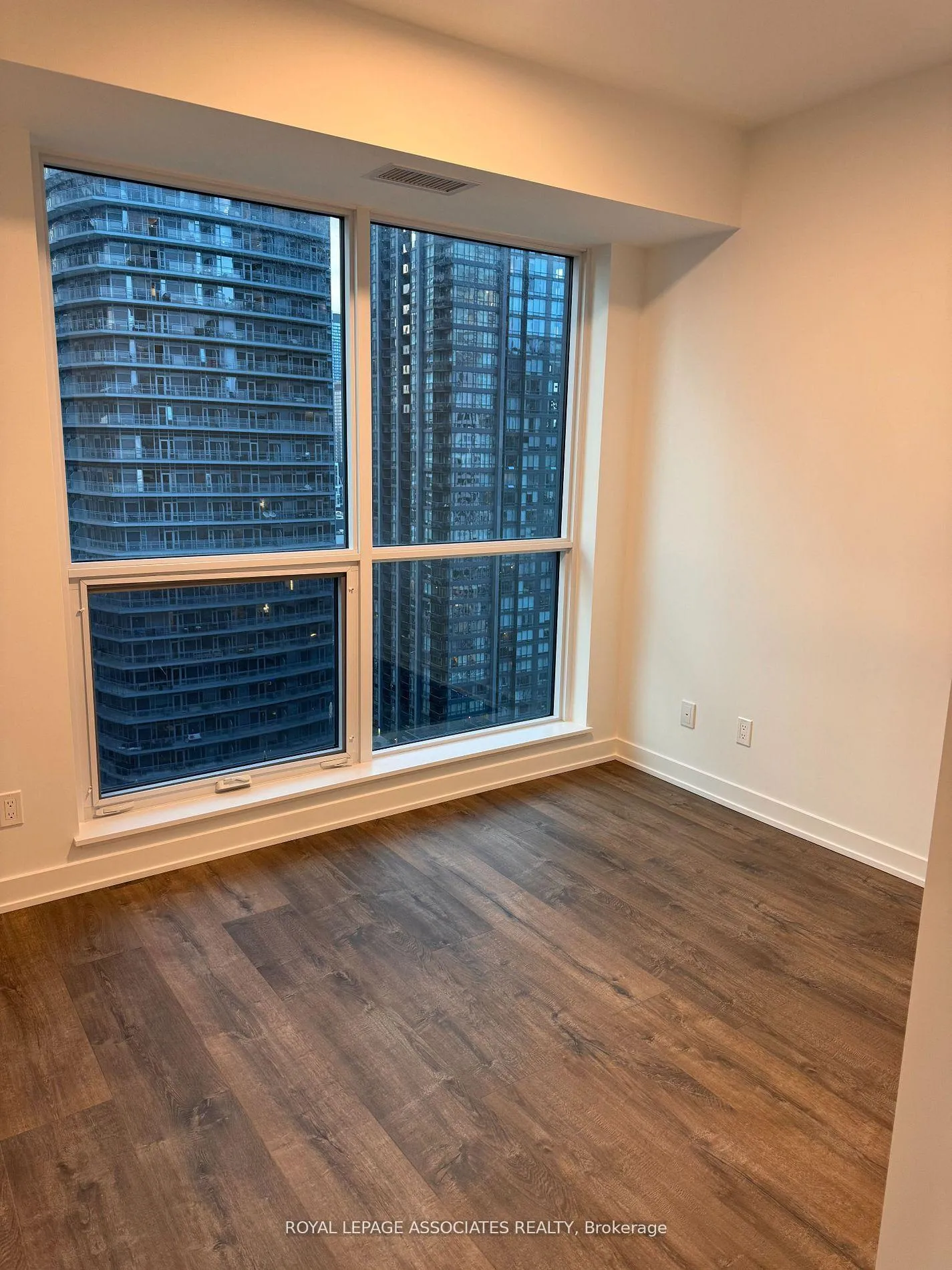 Photo 8 of Unit 2706, 327 King Street W, Toronto, Waterfront Communities — HOMEH