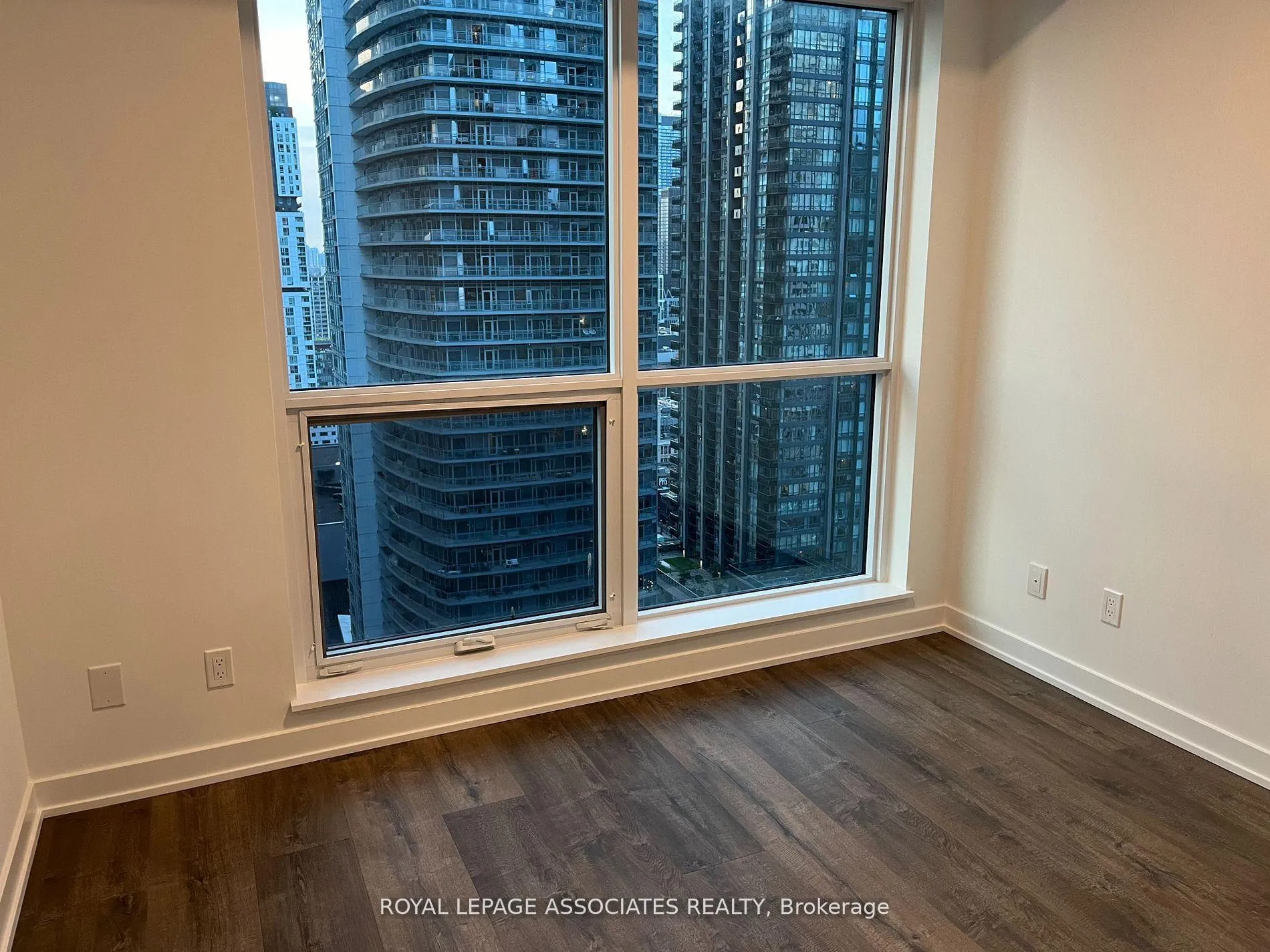 Photo 9 of Unit 2706, 327 King Street W, Toronto, Waterfront Communities — HOMEH