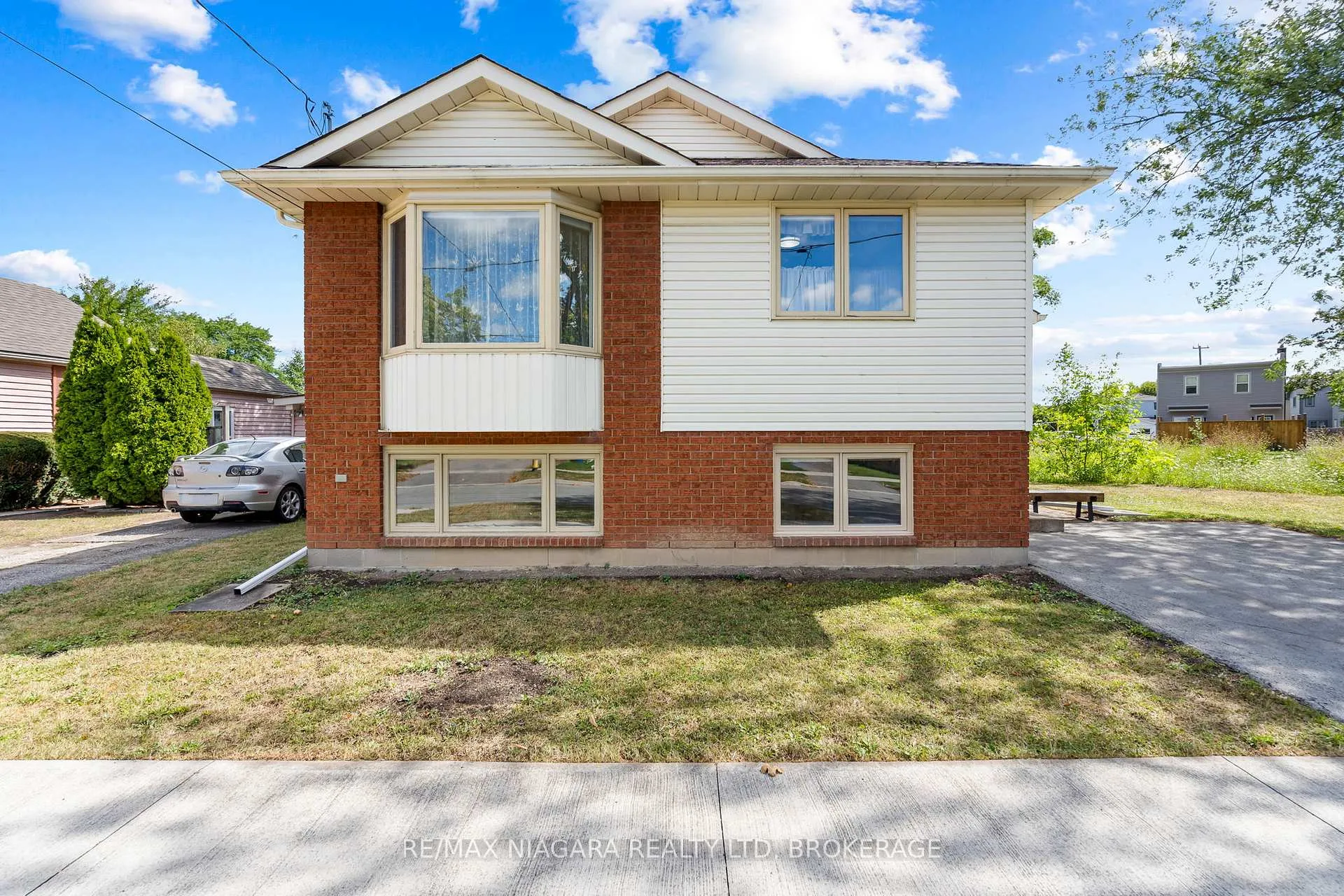 Photo 2 of 59 Leeper Street, St. Catharines, Western Hill — HOMEH
